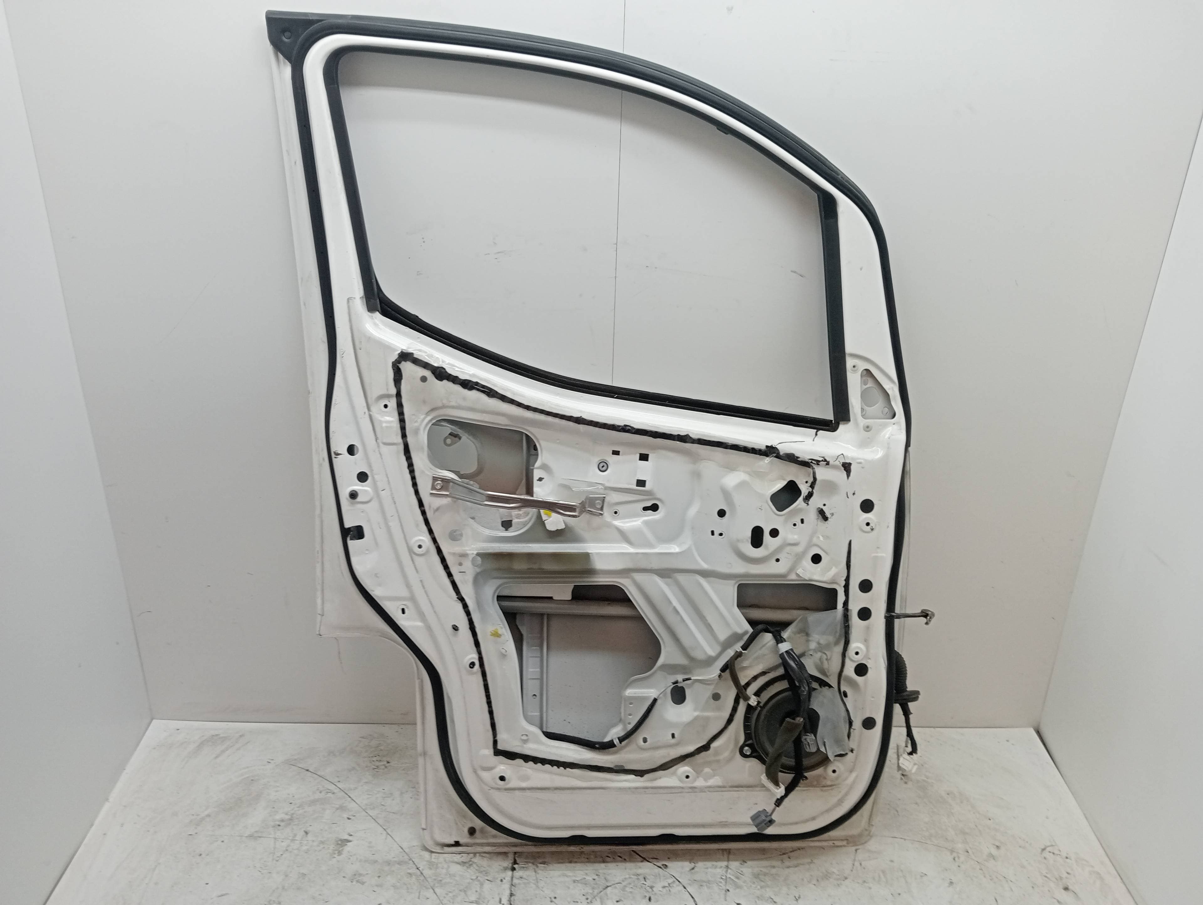 Puerta delantera izquierda NISSAN NV 200 (M20) 2