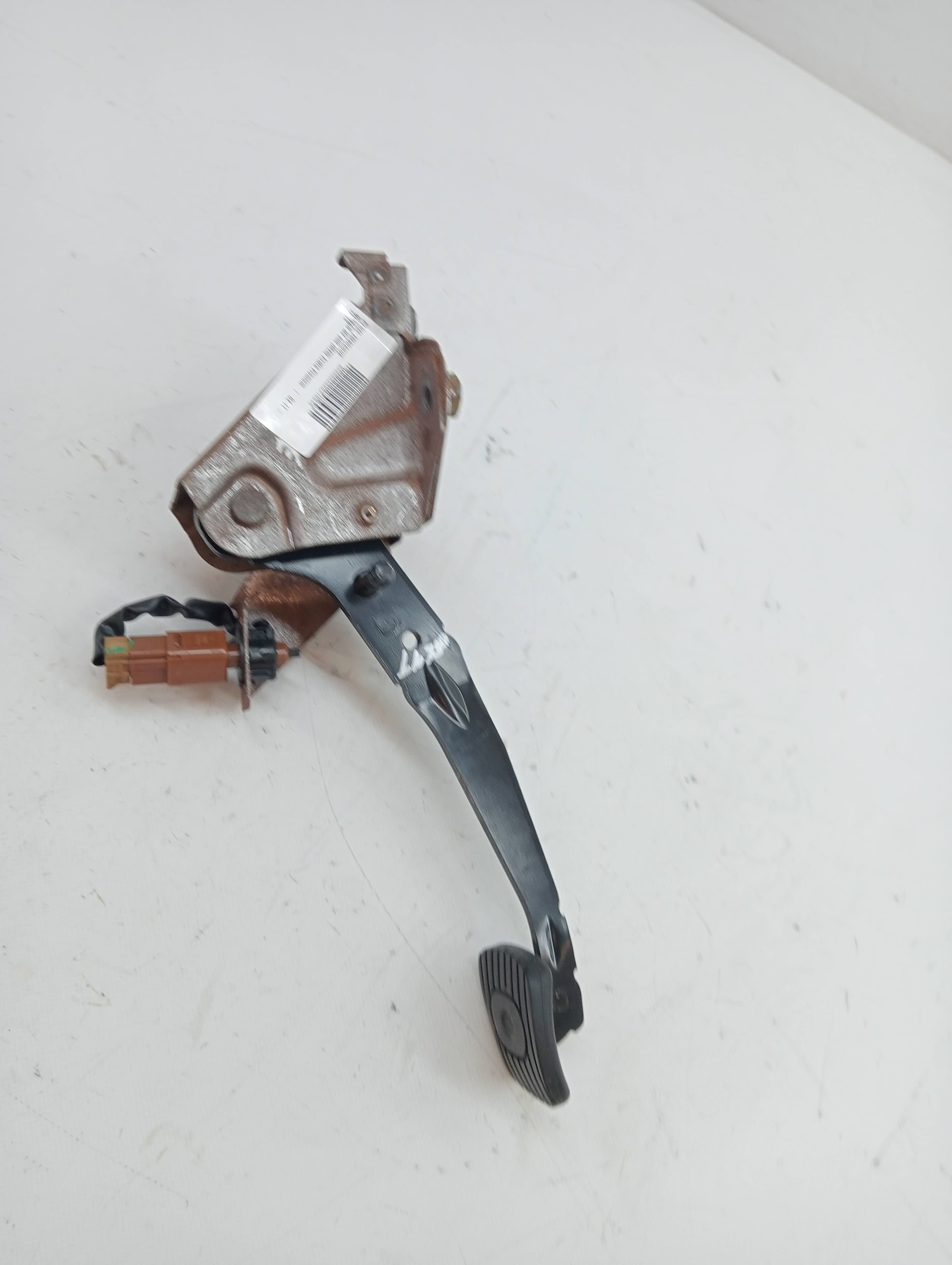 Pedal embrague NISSAN NV 200 (M20)