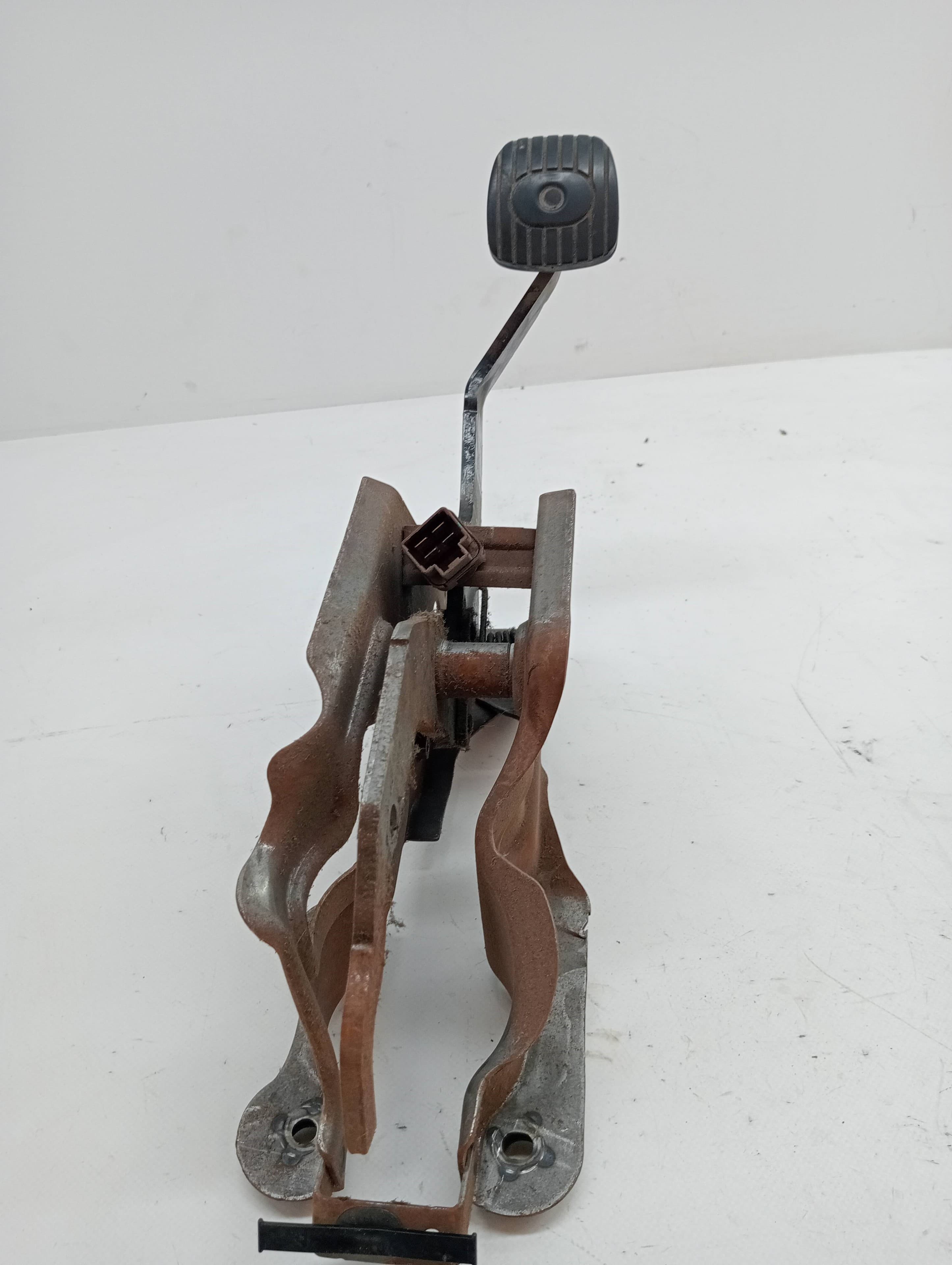 Pedal freno NISSAN NV 200 (M20) 2