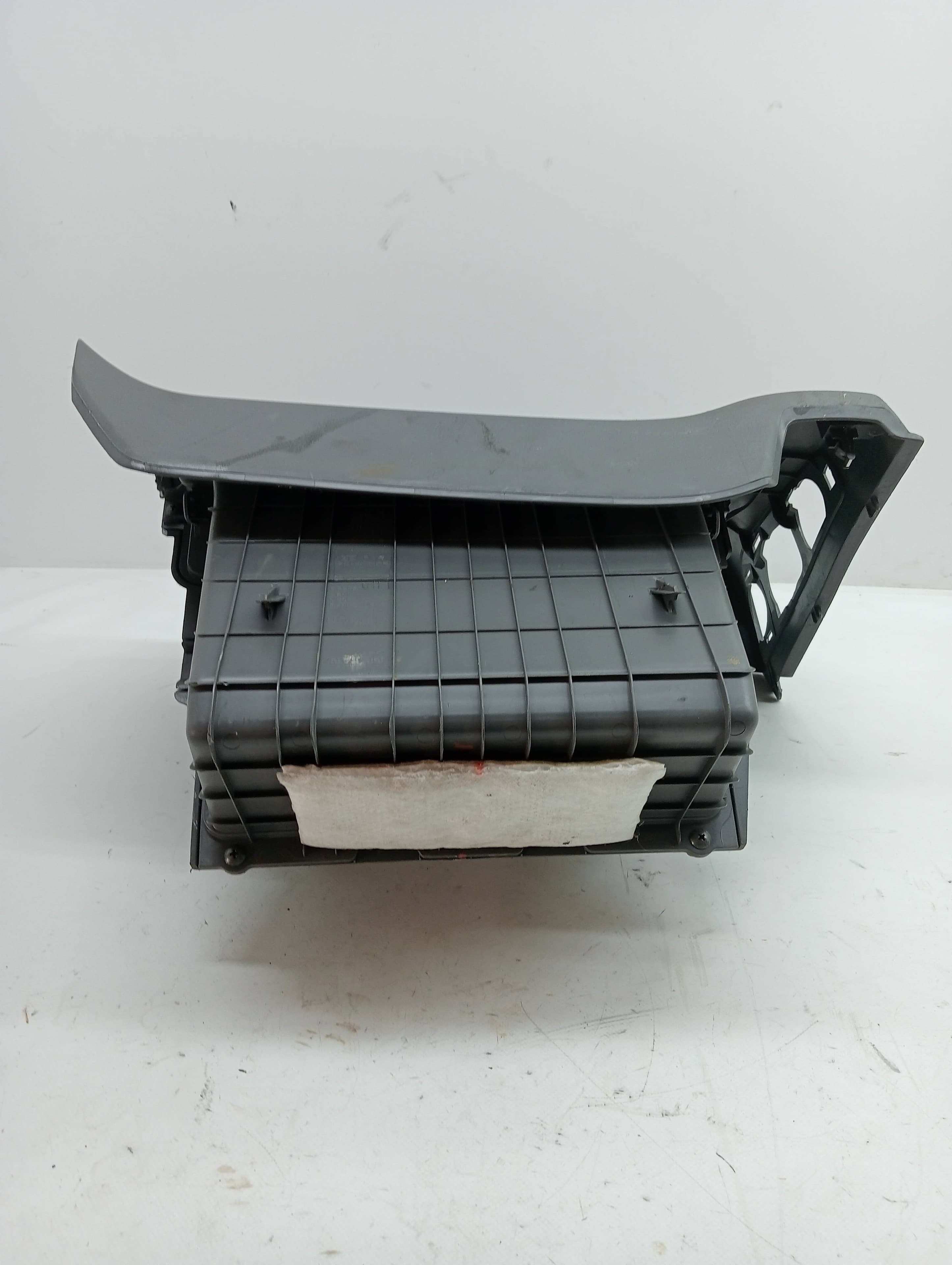 Guantera NISSAN NV 200 (M20) 3