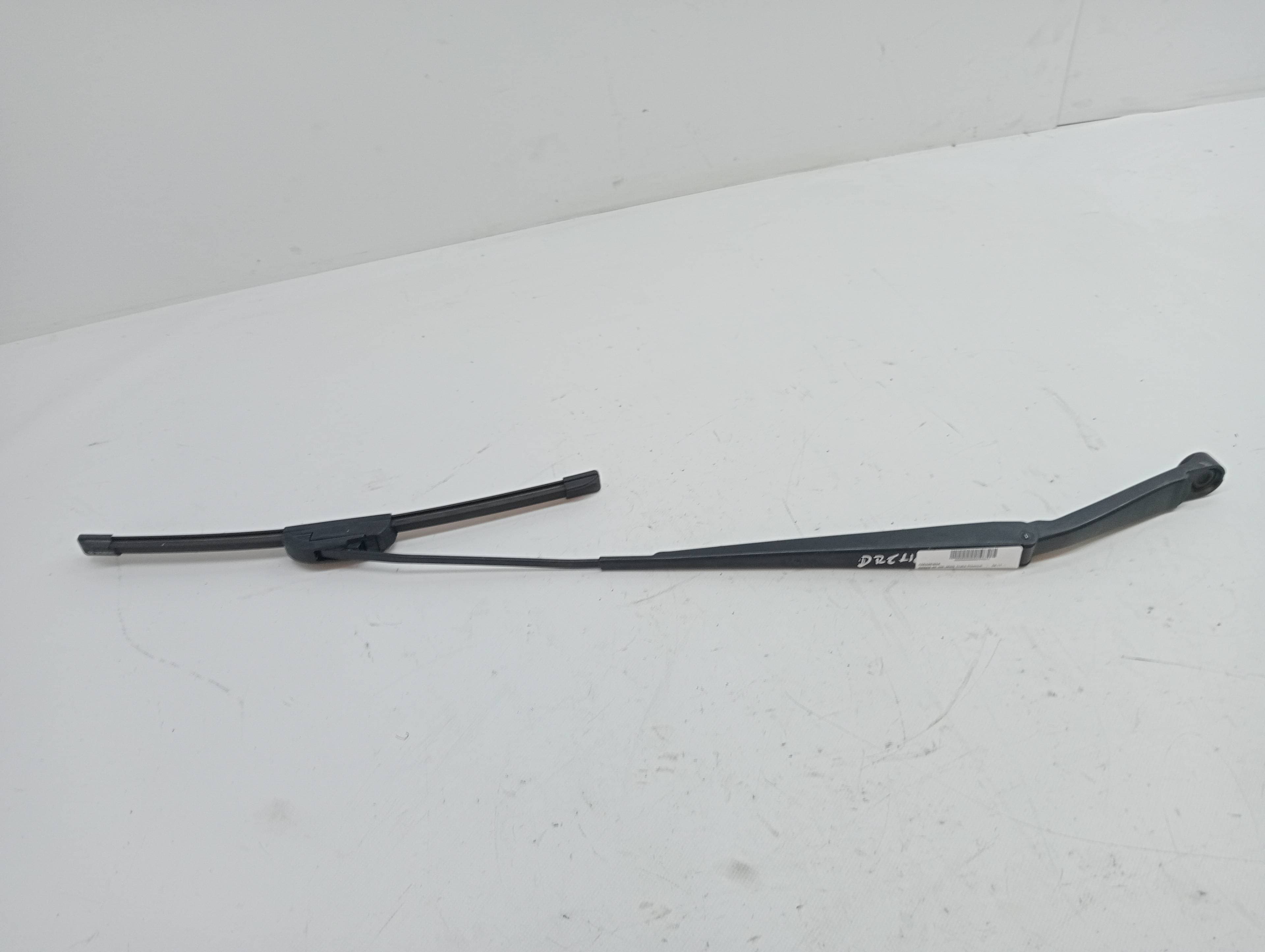 Brazo limpia delantero derecho NISSAN NV 200 (M20)