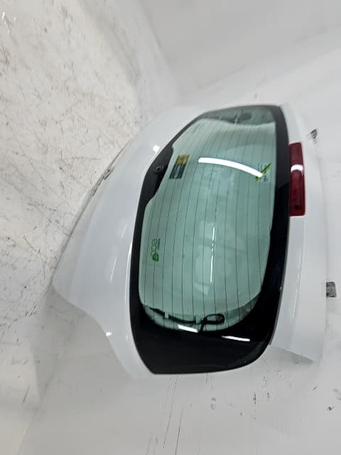 Porton trasero RENAULT CLIO III 4