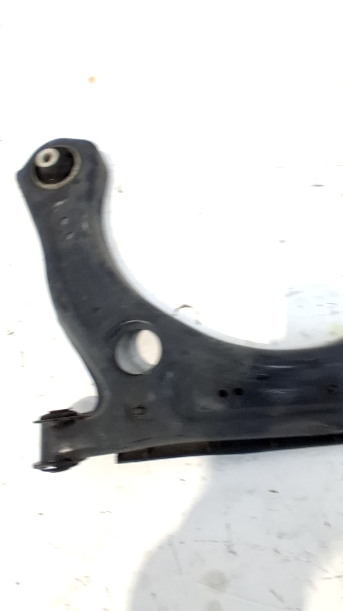 Brazo suspension inferior delantero izquierdo VOLKSWAGEN POLO 2
