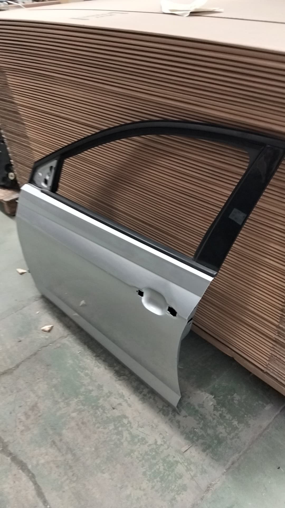 Puerta delantera izquierda VOLKSWAGEN POLO 4