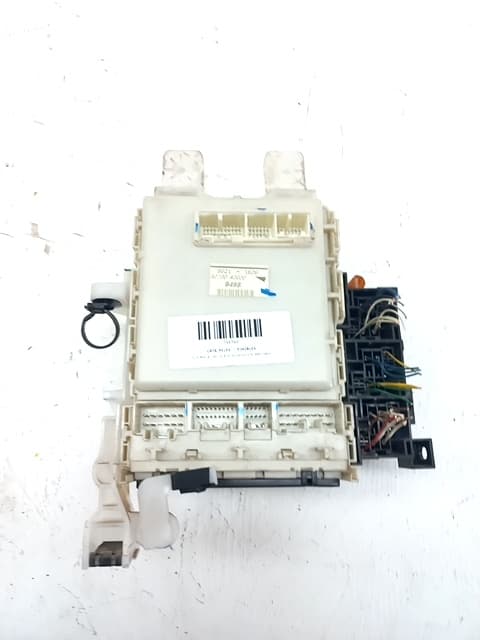 Caja reles / fusibles TOYOTA RAV 4 (A2) 3