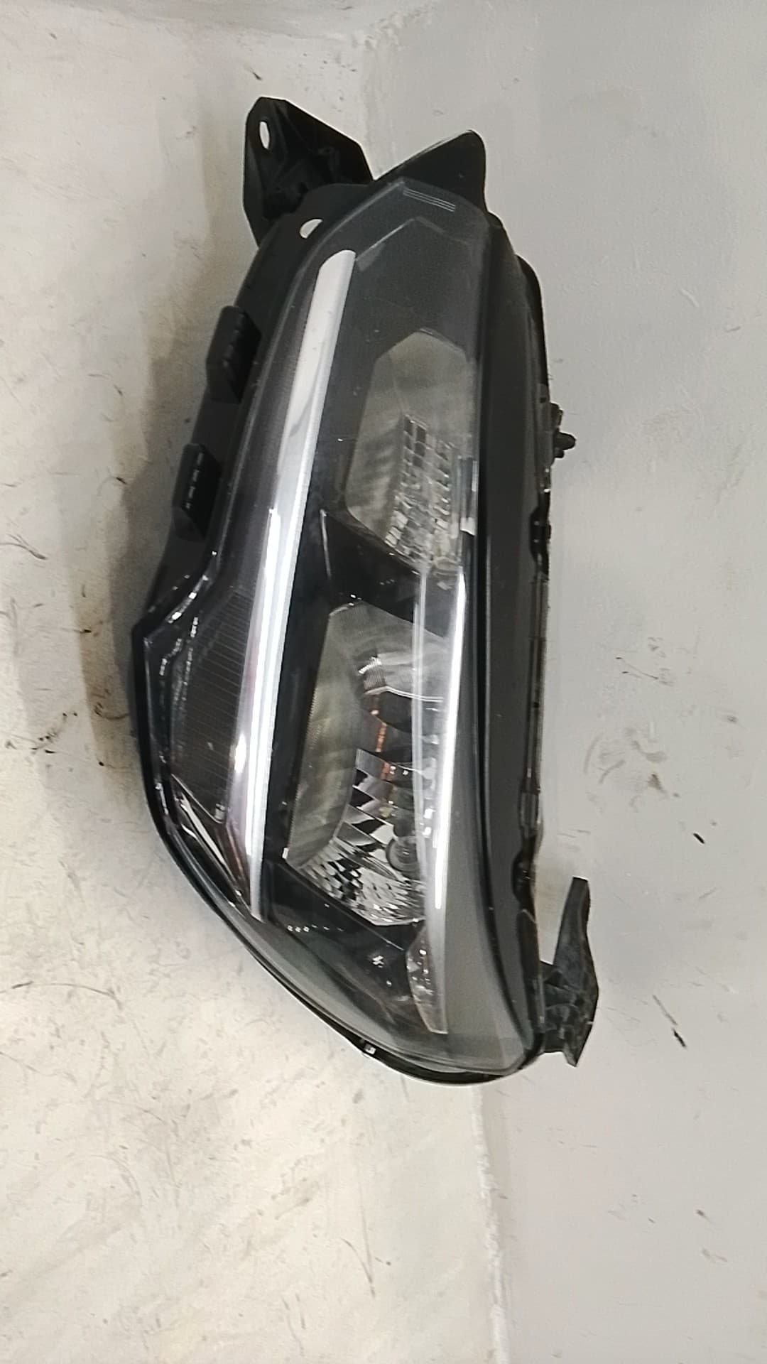 Faro izquierdo OPEL CORSA F
