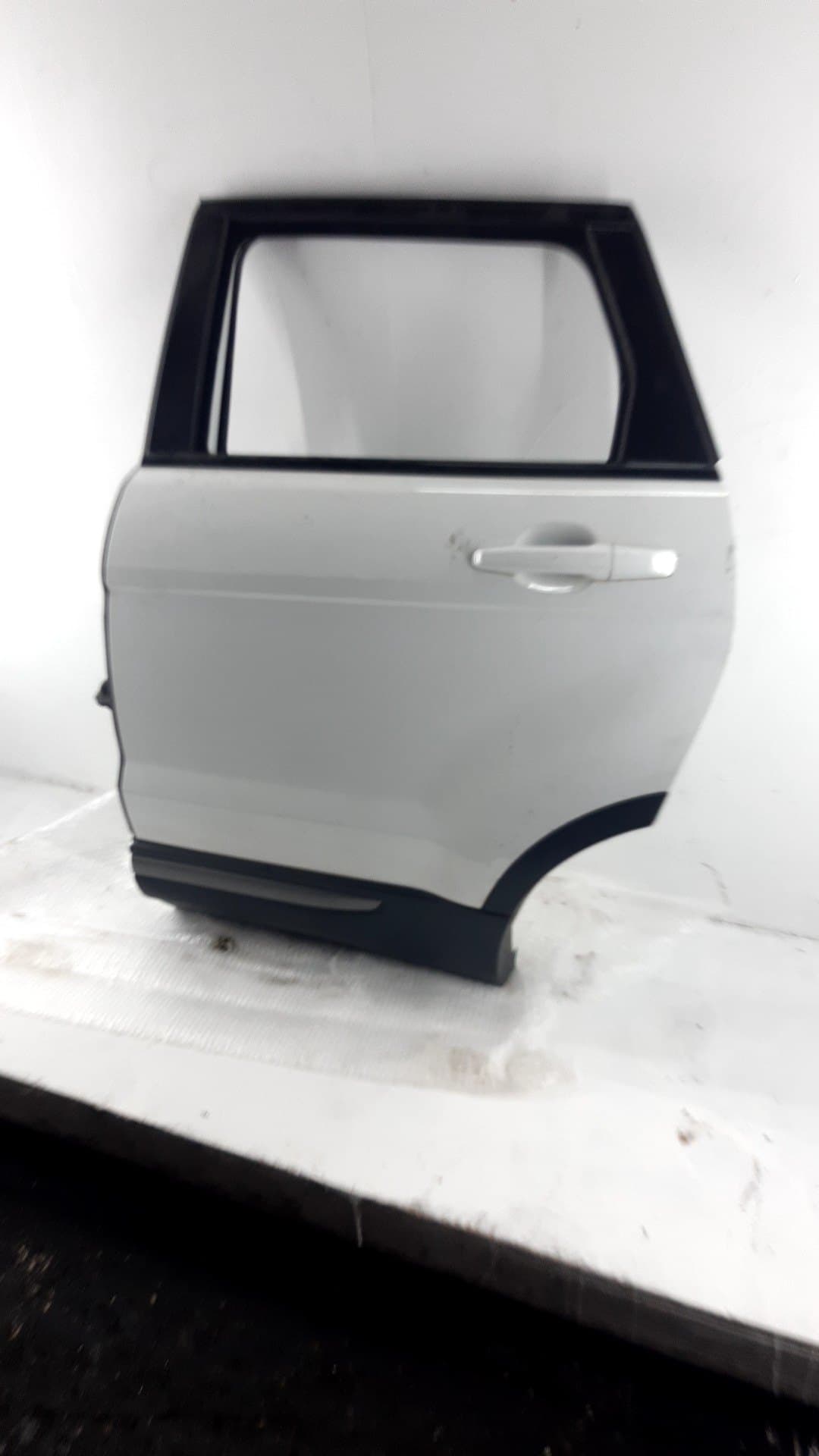 Puerta trasera izquierda LAND ROVER RANGE ROVER EVOQUE
