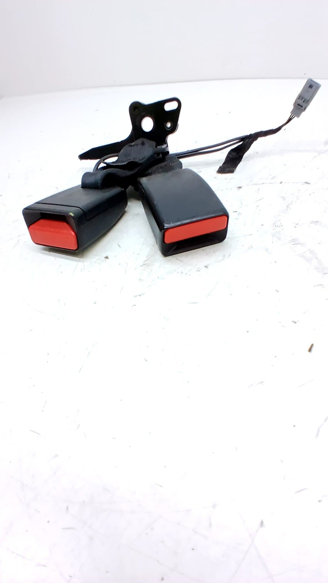 Enganche cinturon trasero derecho RENAULT CLIO IV 4