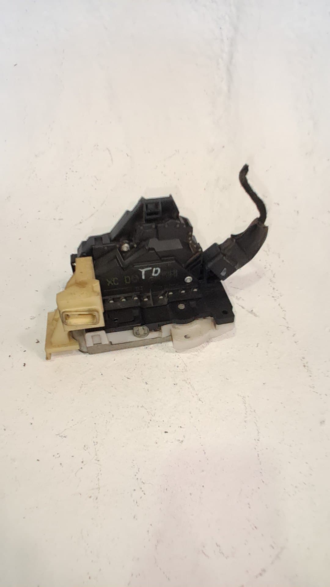 Cerradura puerta trasera derecha FORD MONDEO III (B5Y)