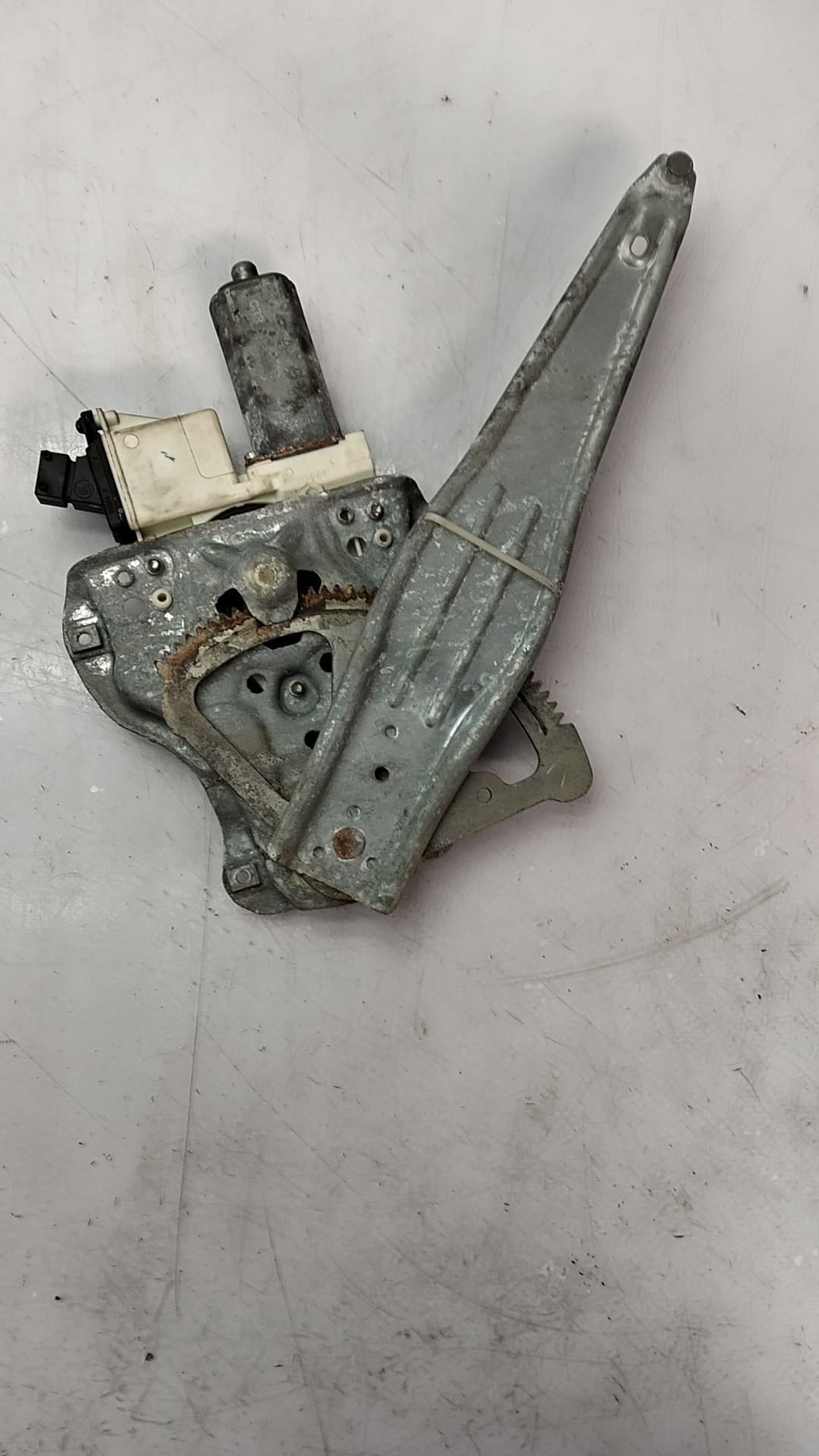 Motor elevalunas trasero derecho TOYOTA COROLLA SEDAN (_E12_) 2