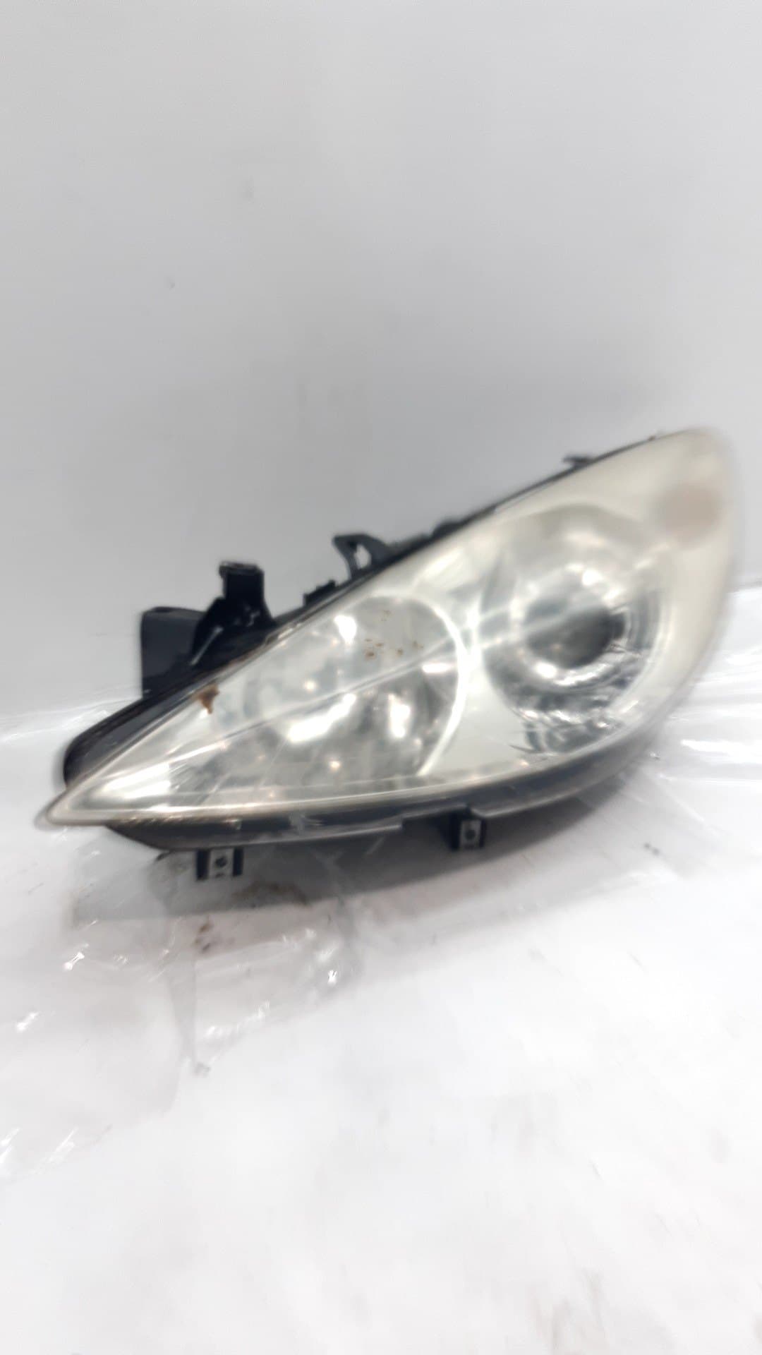 Faro izquierdo PEUGEOT 307 (S1)