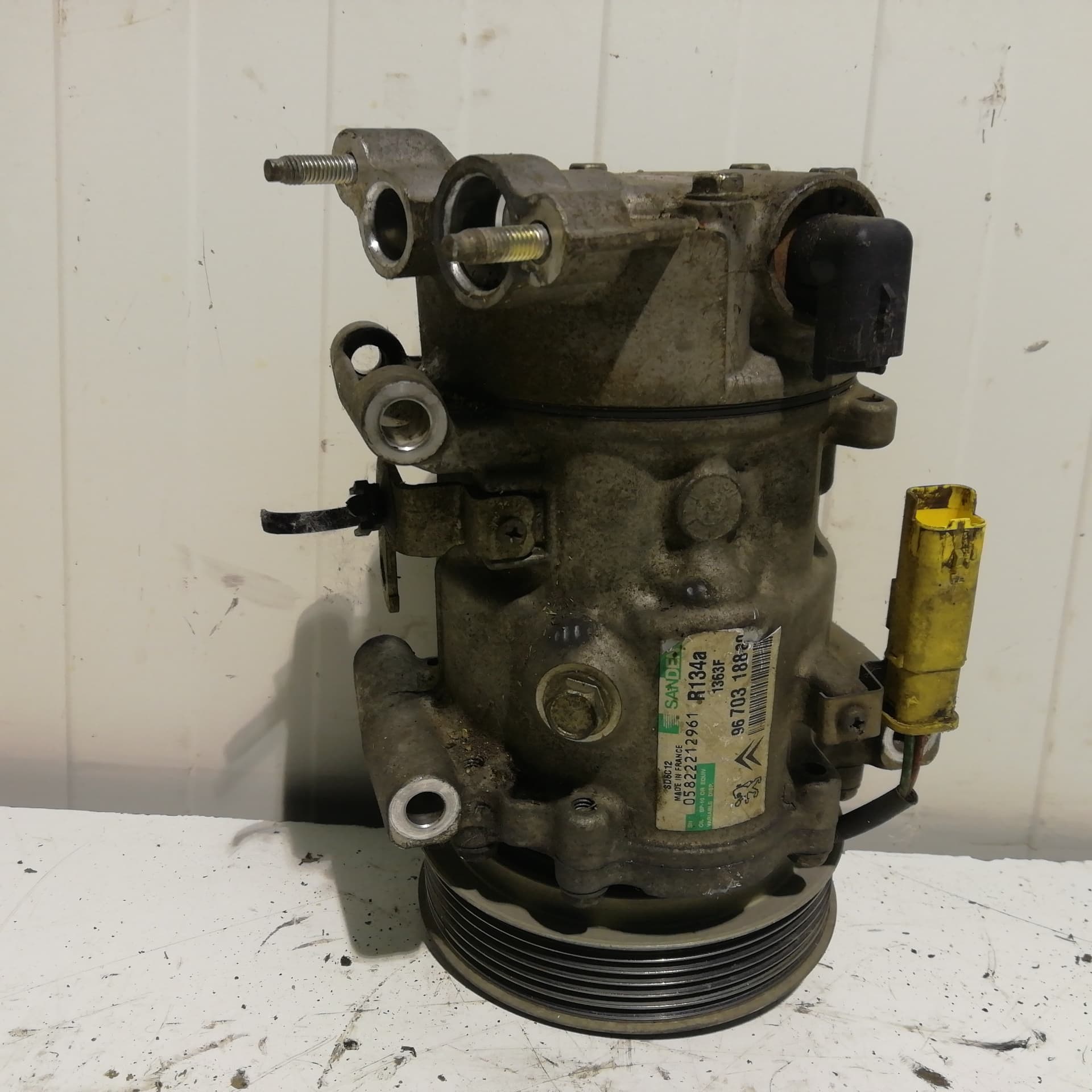 Recambio PEUGEOT PARTNER KOMBI ref. 967031880 2