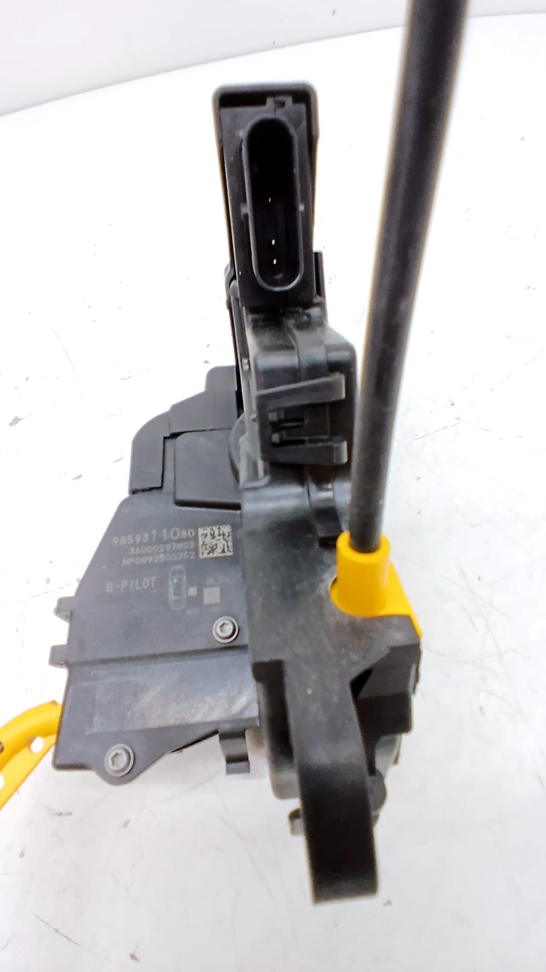 Cerradura puerta trasera derecha JEEP AVENGER 3