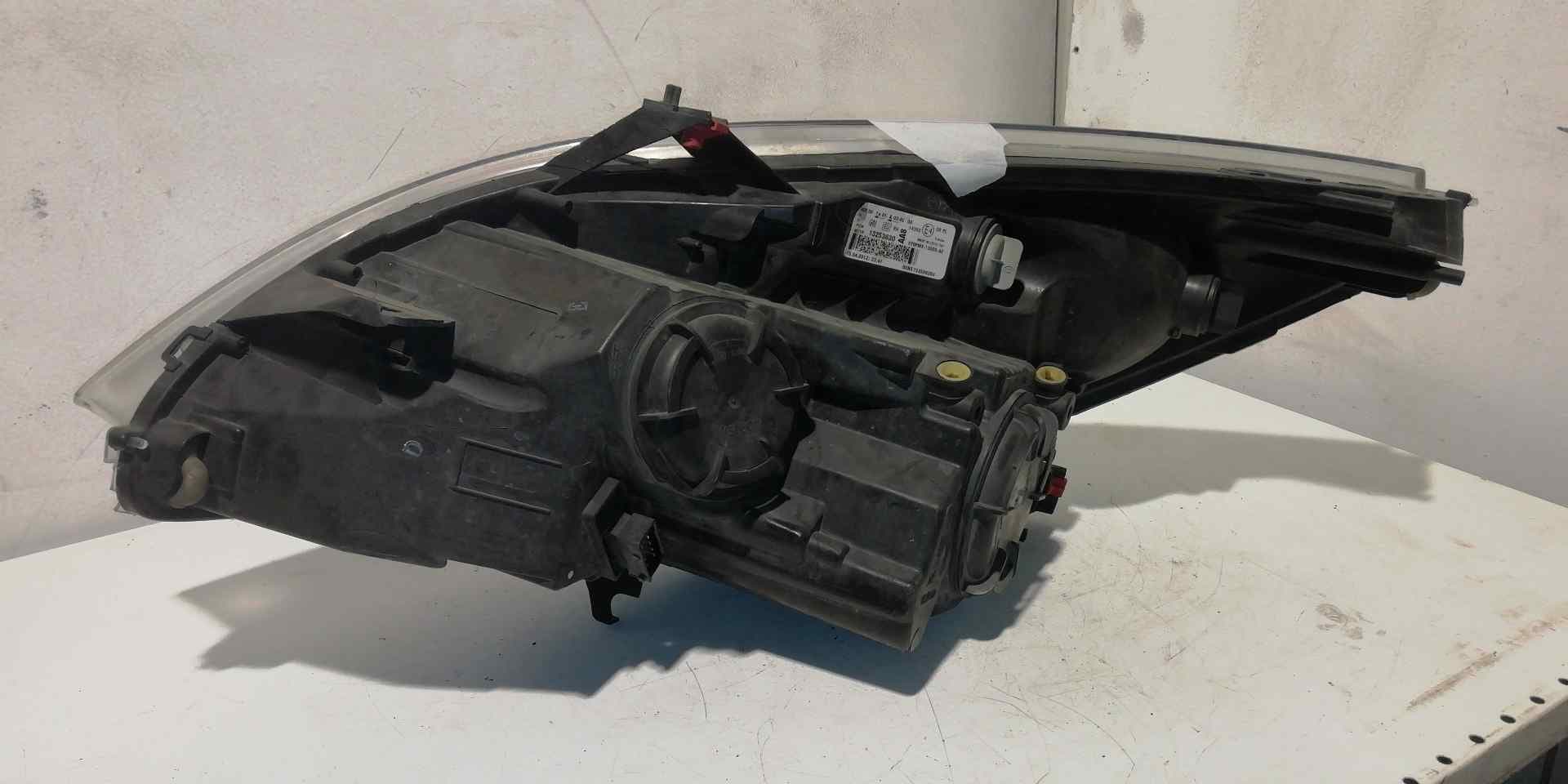 Faro derecho OPEL MERIVA 4