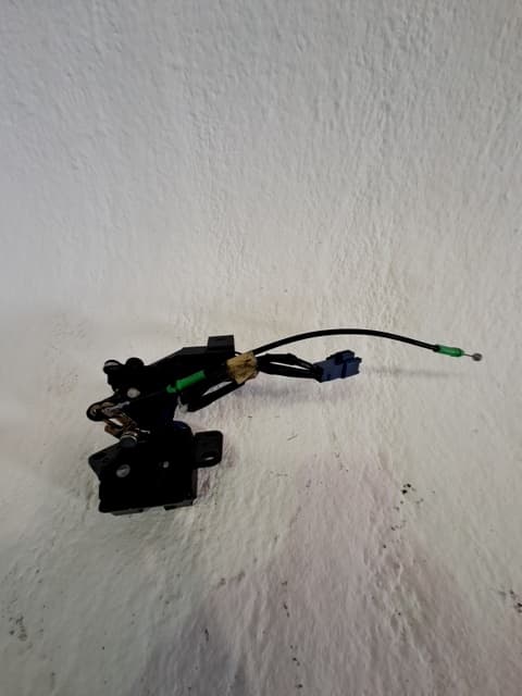 Cerradura maletero / porton TOYOTA COROLLA (E12) 3