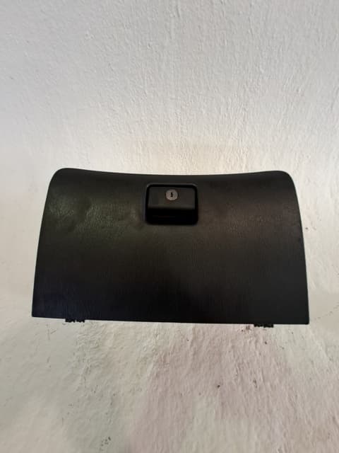 Guantera TOYOTA COROLLA (E12) 3