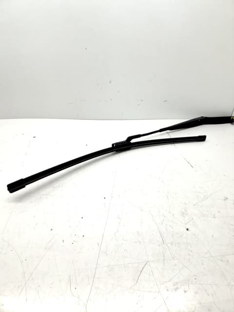 Brazo limpia delantero derecho VOLKSWAGEN SCIROCCO (137)