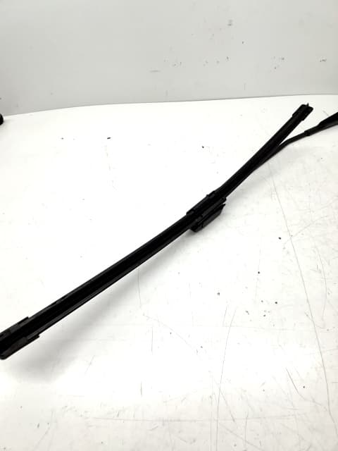 Brazo limpia delantero izquierdo VOLKSWAGEN SCIROCCO (137) 3