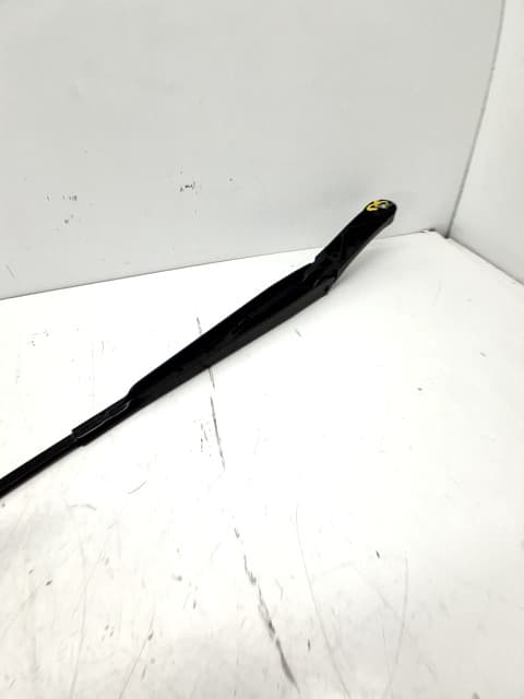 Brazo limpia delantero izquierdo VOLKSWAGEN SCIROCCO (137) 2