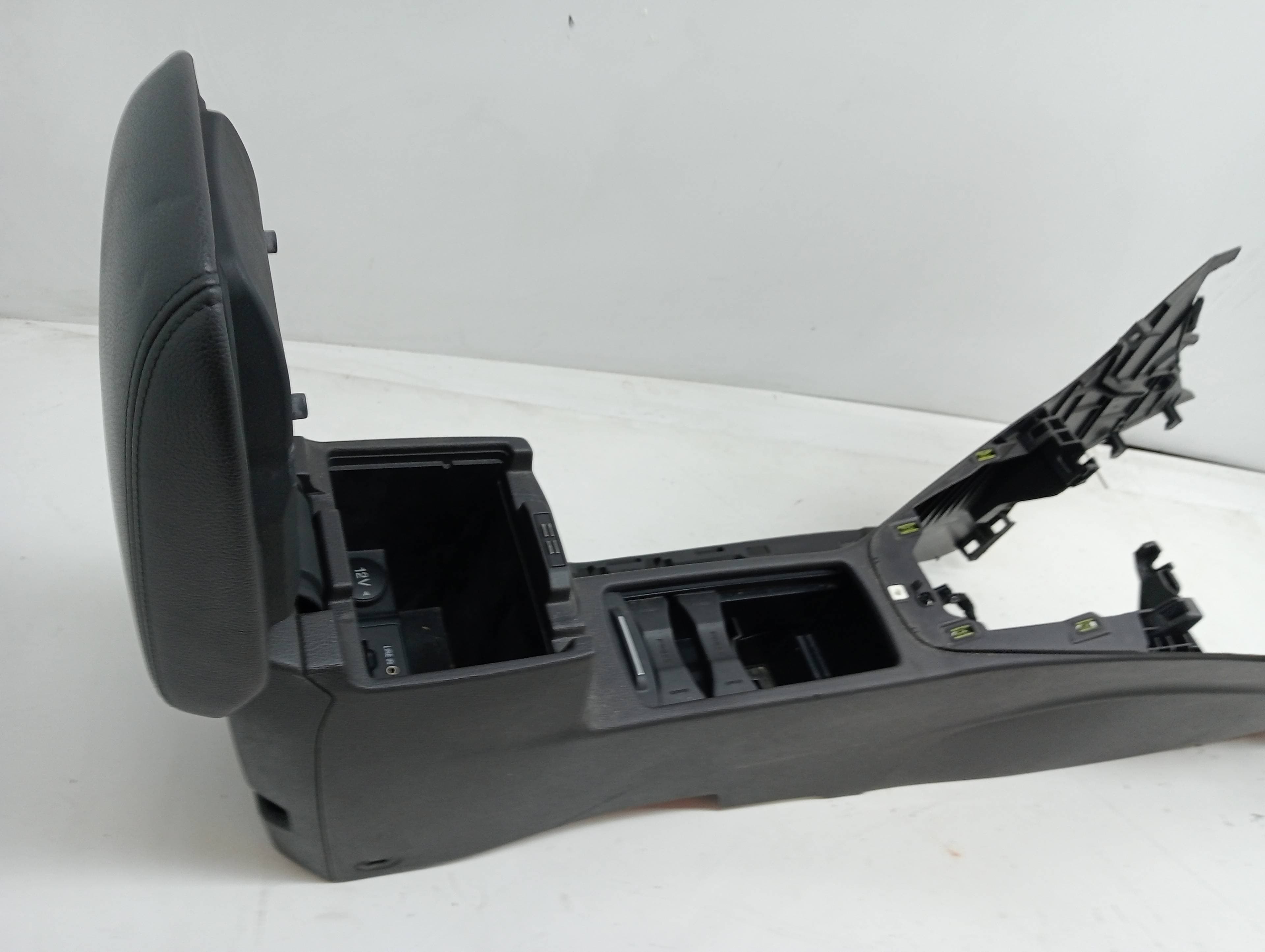 Consola central FORD FOCUS LIM. 3