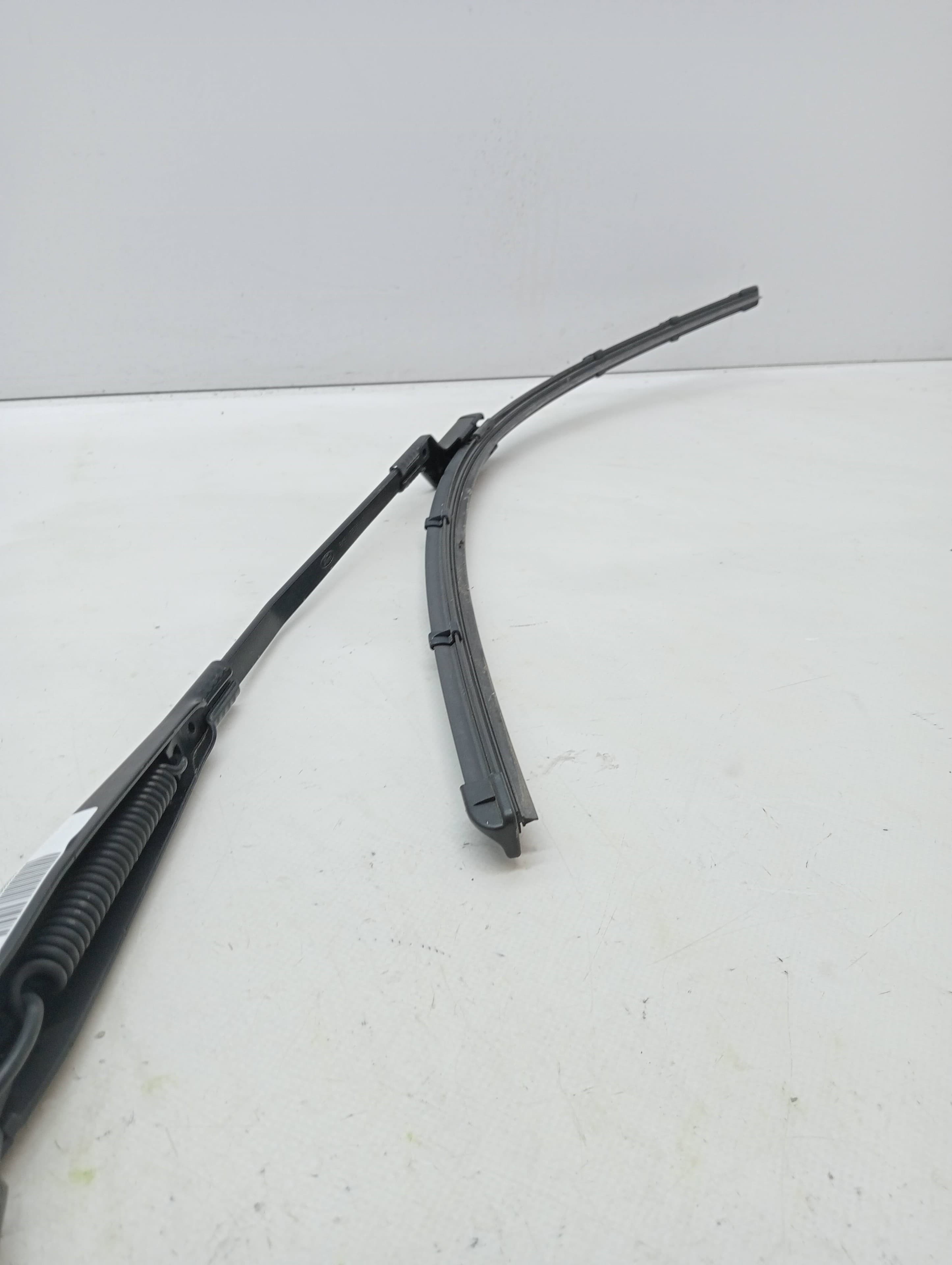 Brazo limpia delantero izquierdo FORD FOCUS LIM. 2