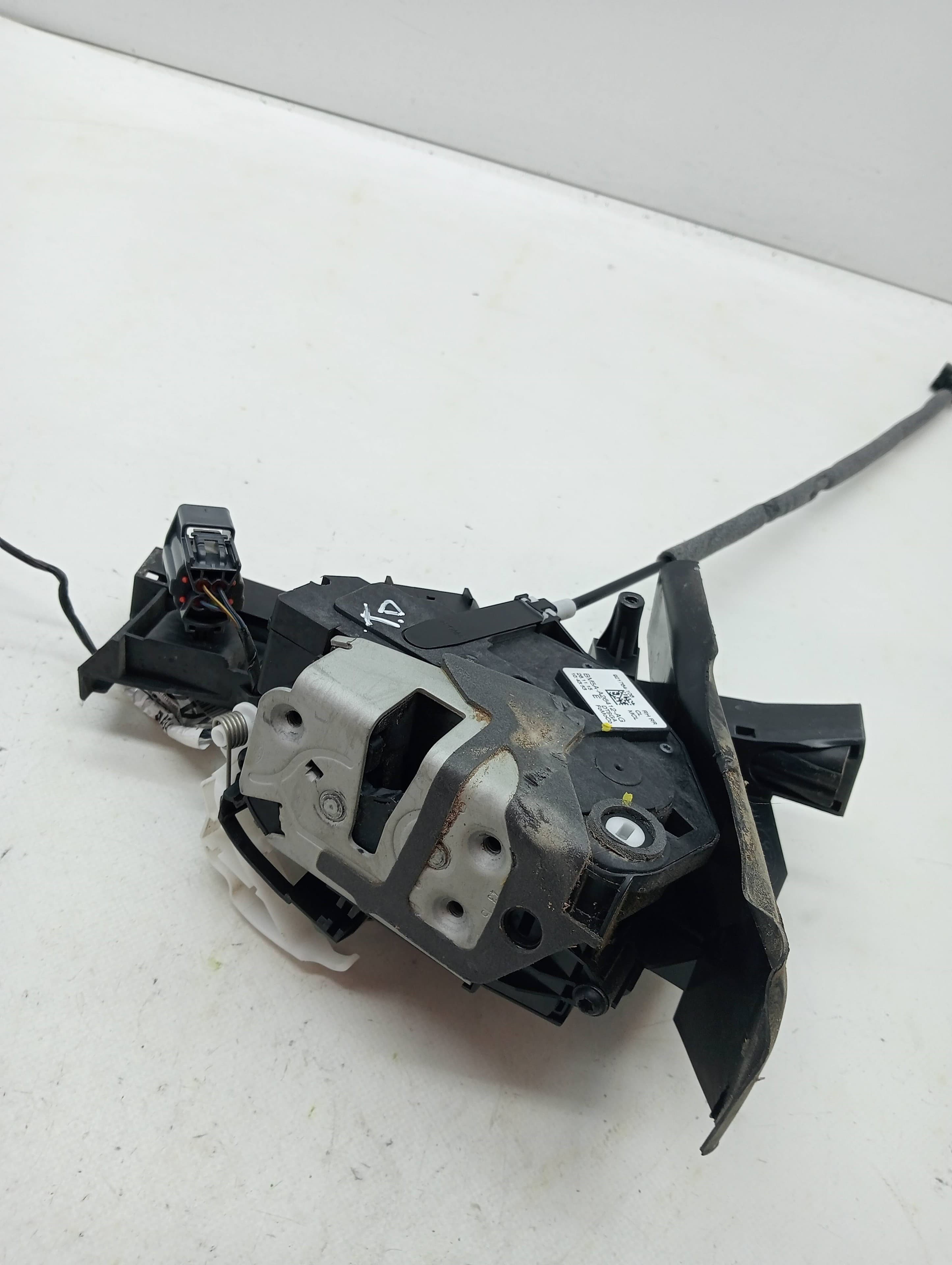Cerradura puerta trasera derecha FORD FOCUS LIM. 3