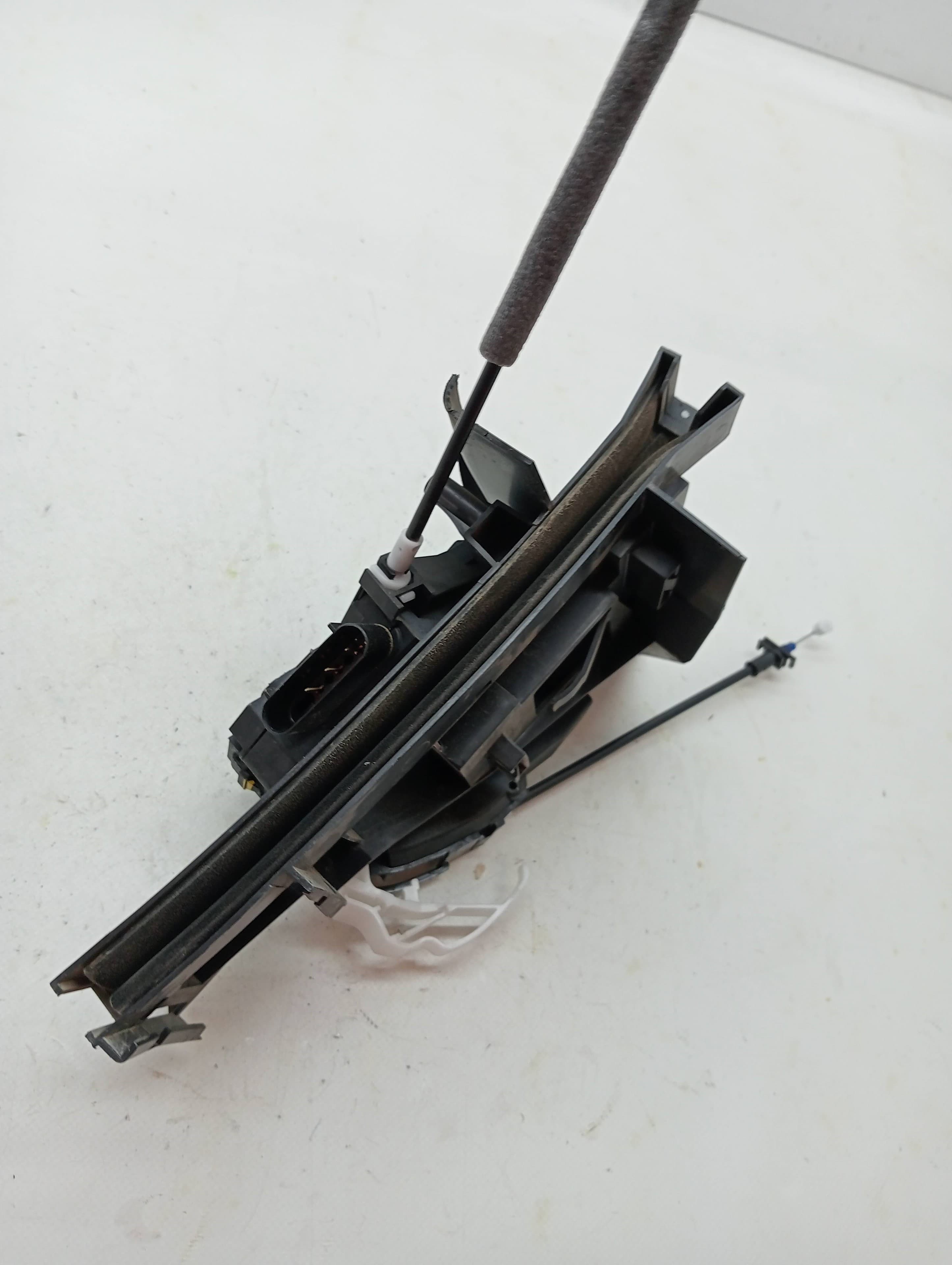 Cerradura puerta trasera izquierda FORD FOCUS LIM. 2