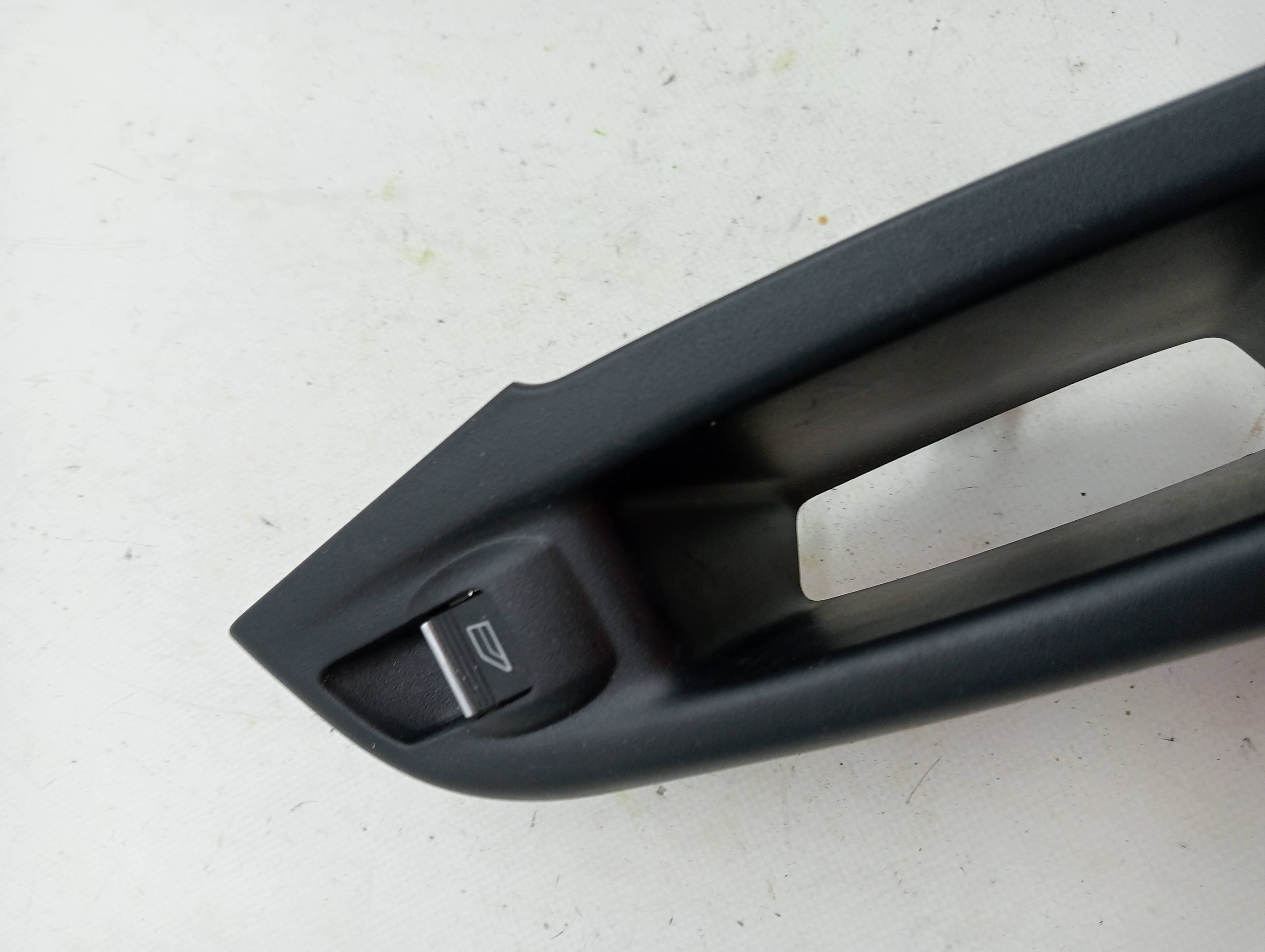 Mando elevalunas trasero derecho FORD FOCUS LIM. 2