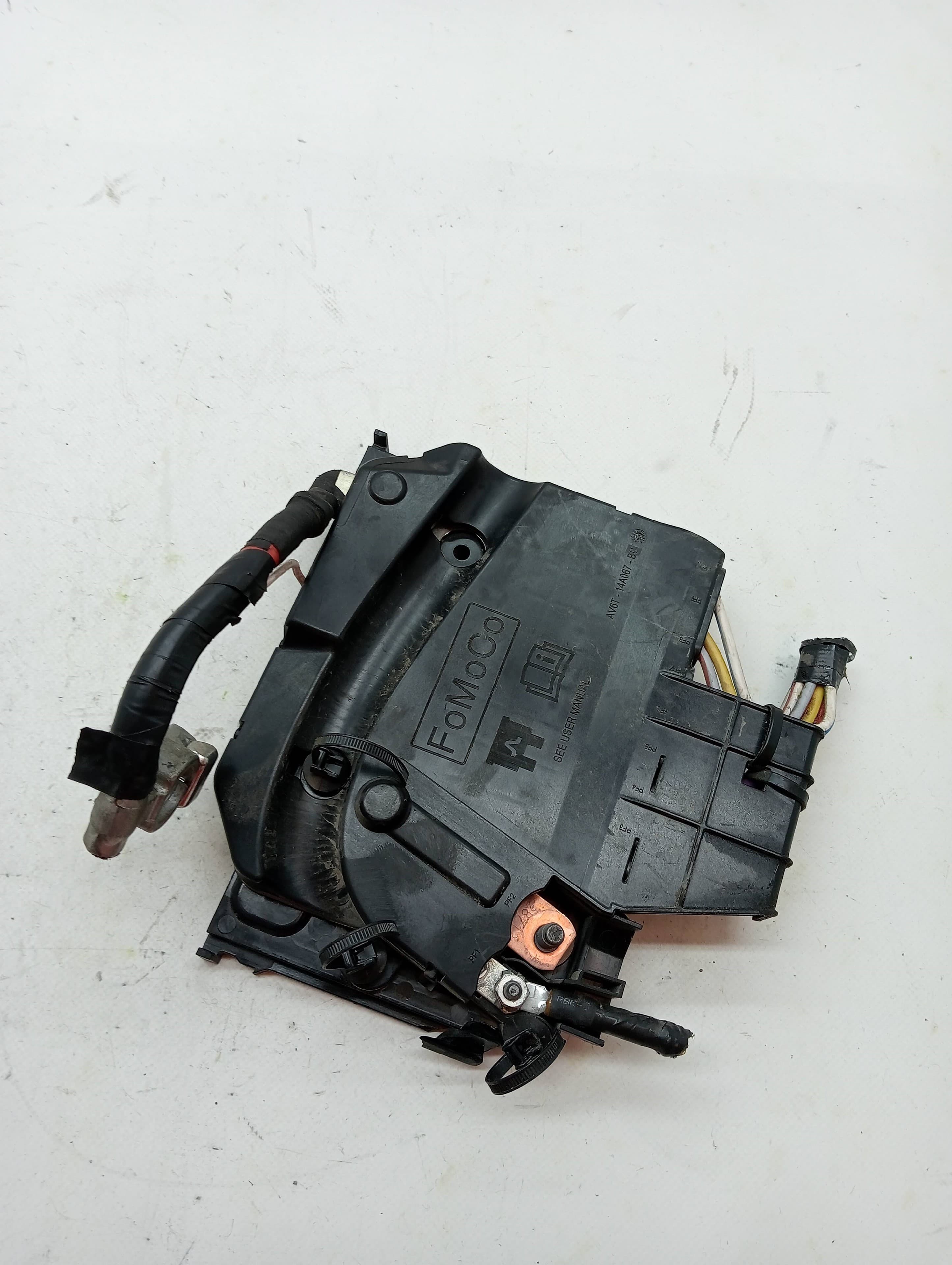 Caja reles / fusibles FORD FOCUS LIM.