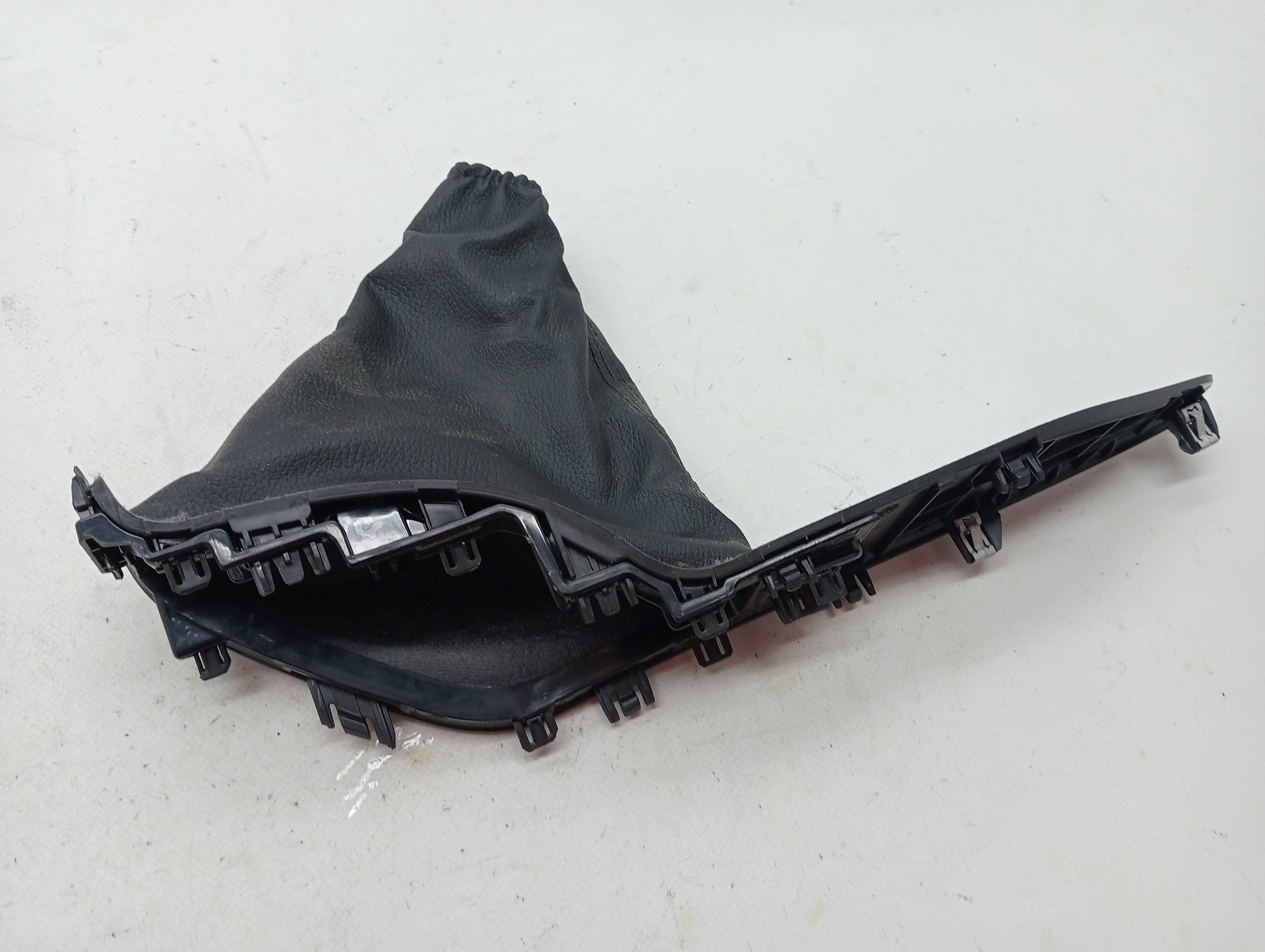Plastico FORD FOCUS LIM. 2