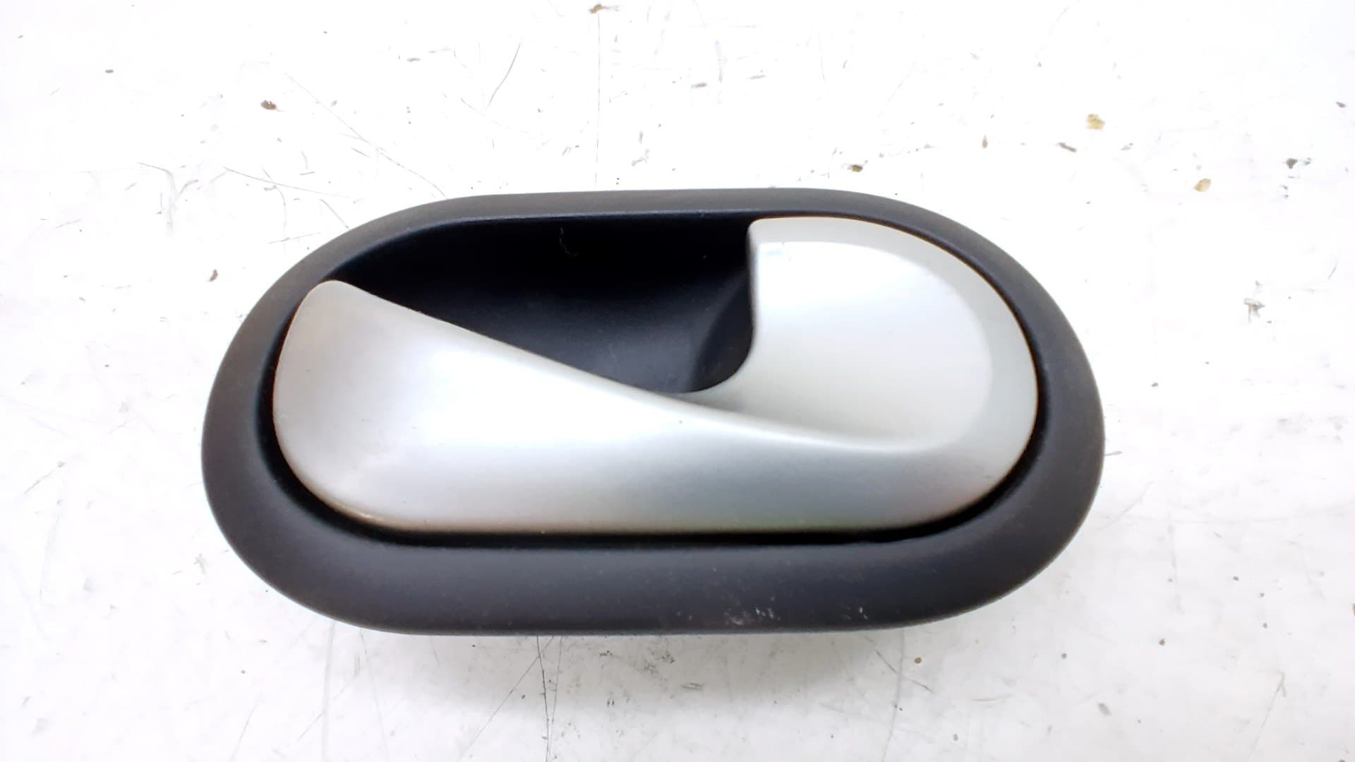 Maneta interior delantera derecha RENAULT CLIO III 2