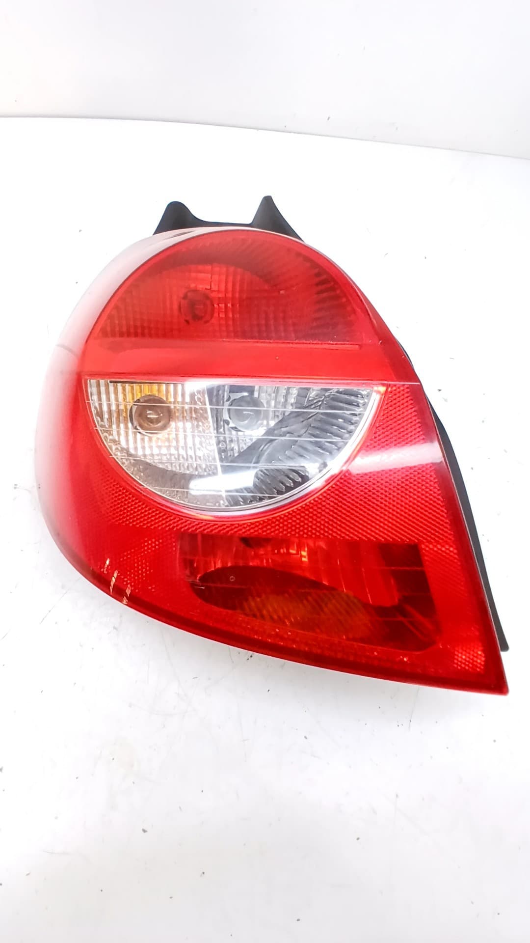 Piloto trasero izquierdo RENAULT CLIO III 4
