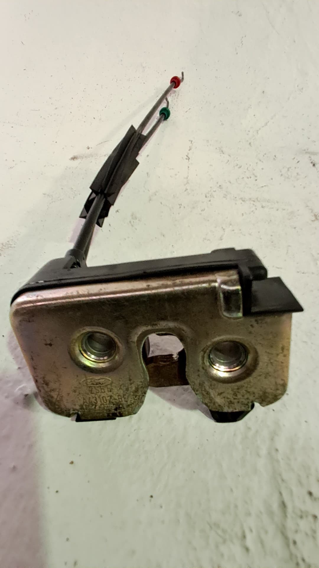 Cerradura maletero / porton FORD FIESTA (CBK)