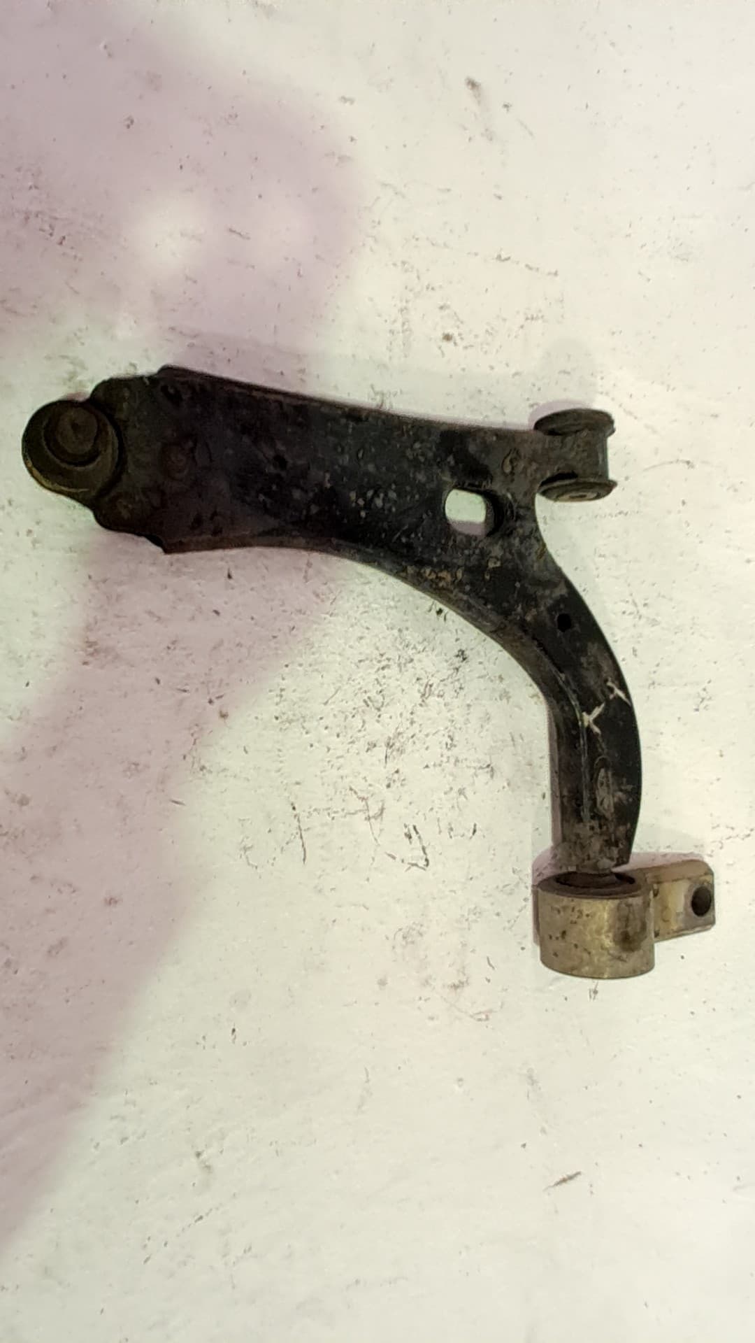 Brazo suspension inferior delantero izquierdo FORD FIESTA (CBK)