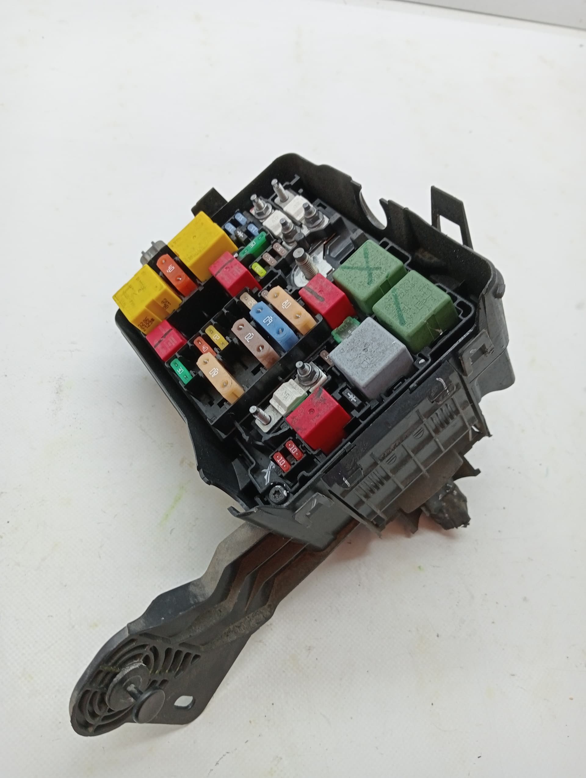 Caja reles / fusibles PEUGEOT 208 2