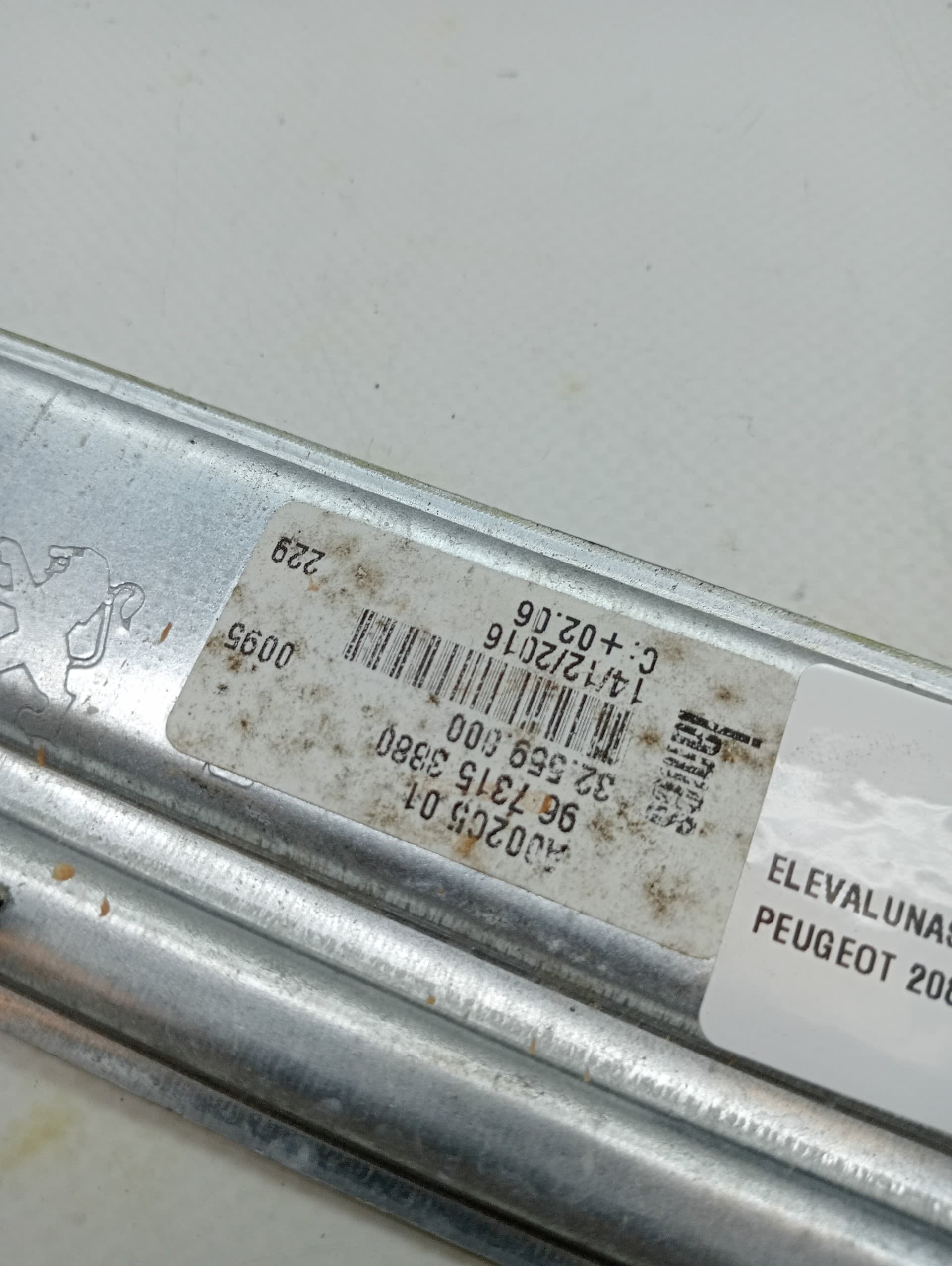 Elevalunas trasero derecho PEUGEOT 208 3