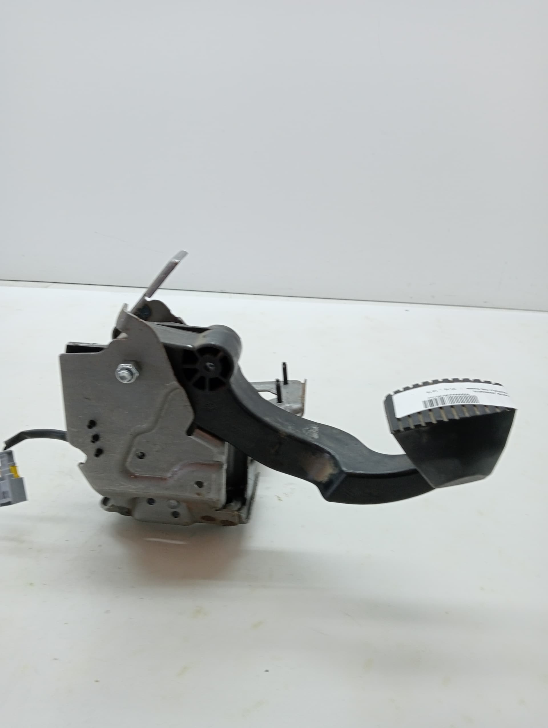 Pedal embrague PEUGEOT 208 2