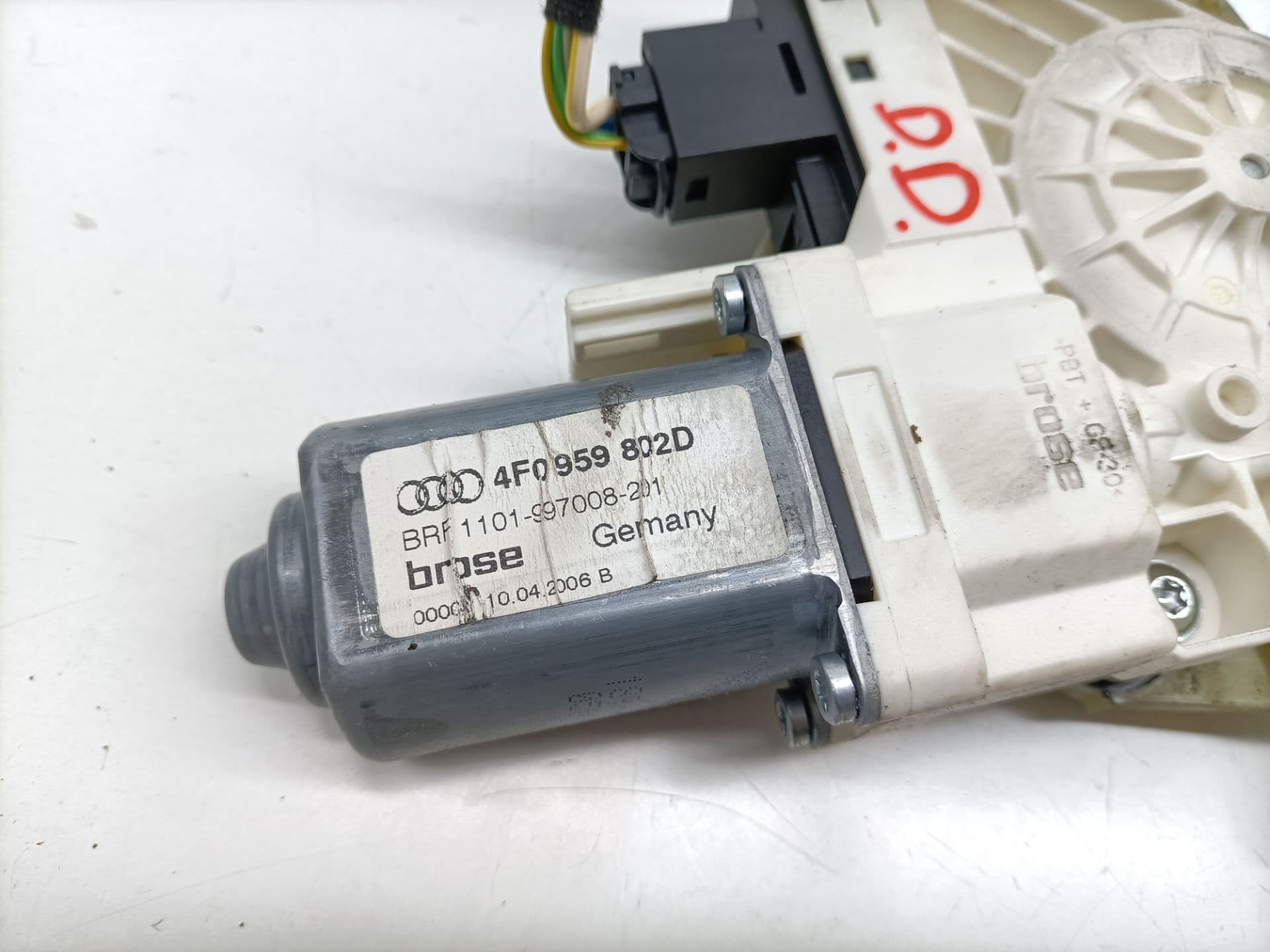 Elevalunas delantero derecho AUDI A6 AVANT (4F5) 4