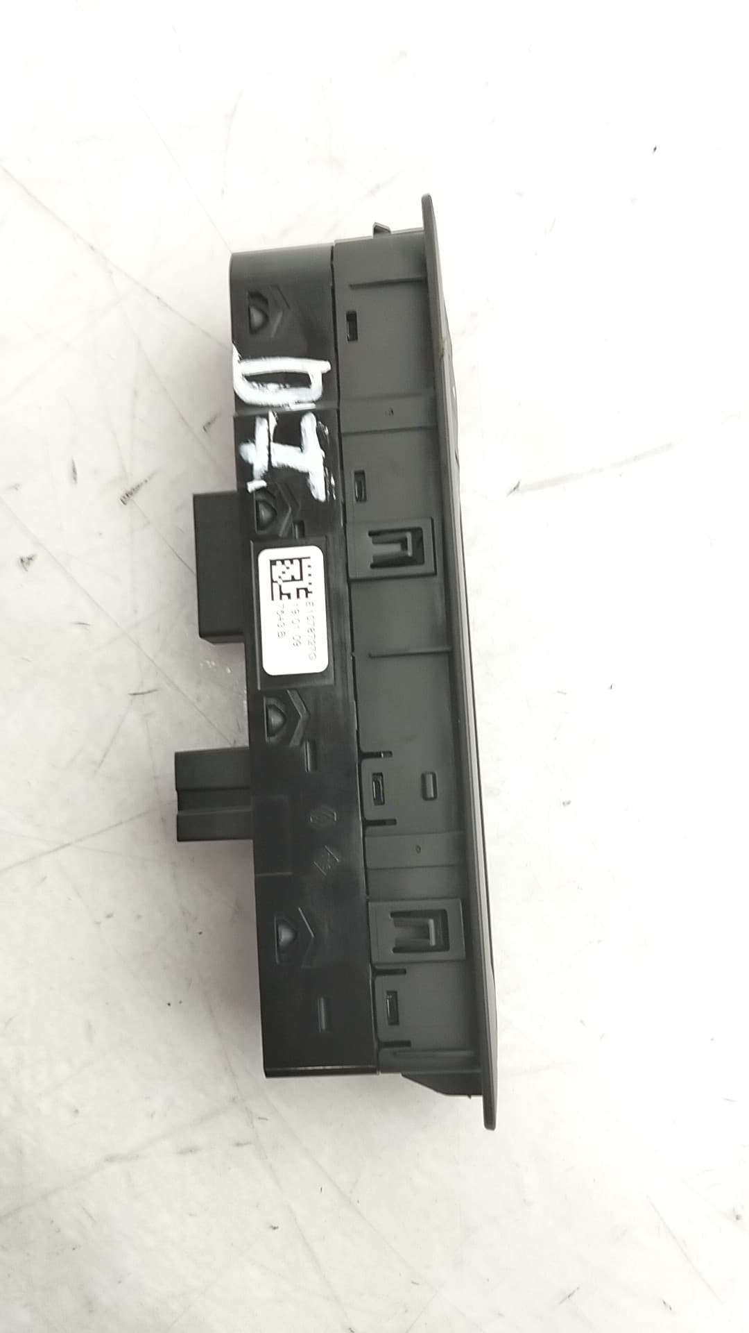 Mando elevalunas delantero izquierdo RENAULT MEGANE IV BERLINA 5P 3