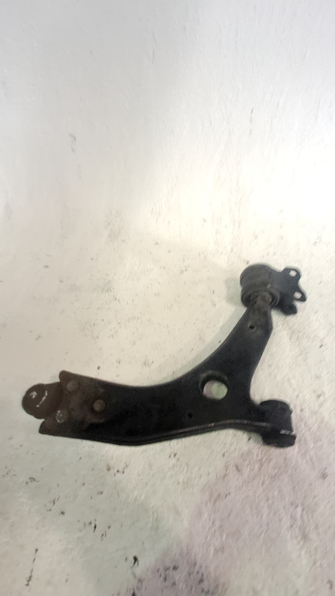 Brazo suspension inferior delantero izquierdo FORD FOCUS BERLINA (CAP) 2