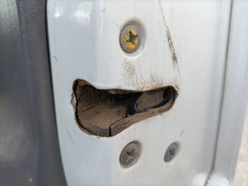 Cerradura puerta delantera derecha NISSAN ATLEON