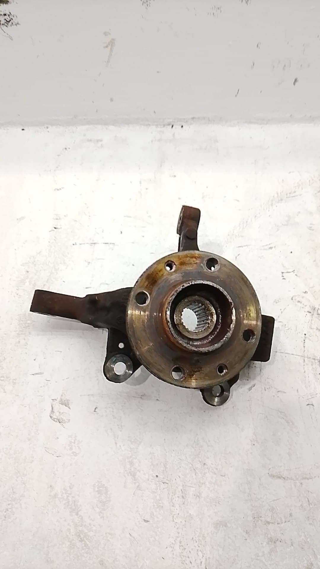 Mangueta delantera izquierda RENAULT CLIO III