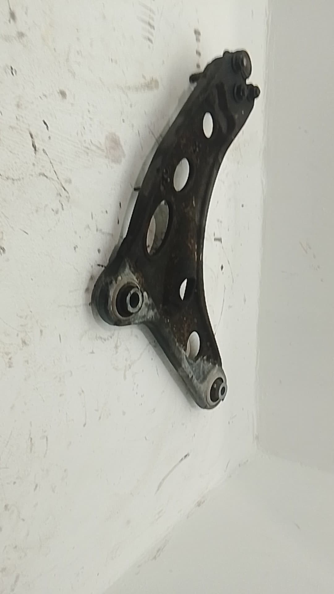 Brazo suspension inferior delantero izquierdo RENAULT TRAFIC 2