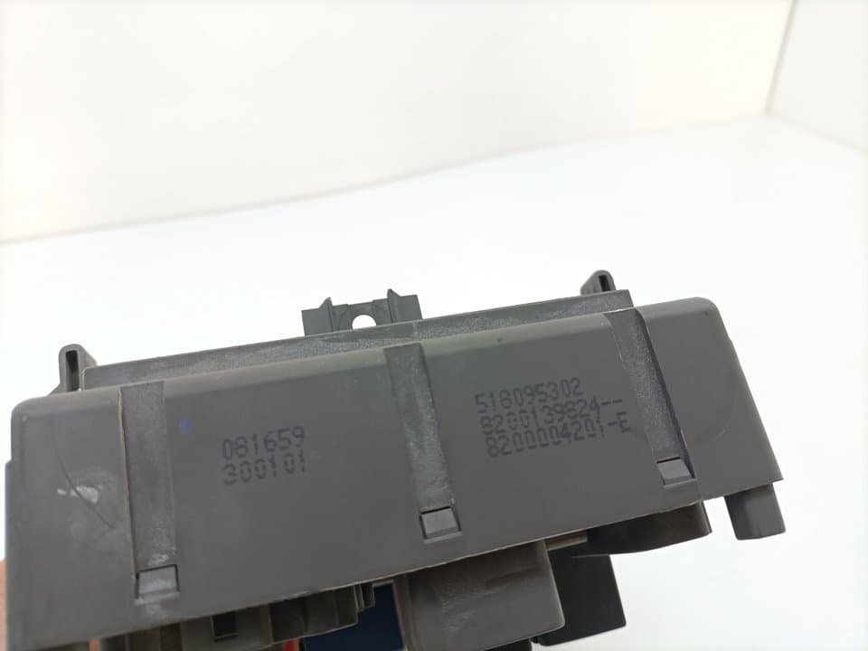 Caja reles / fusibles RENAULT LAGUNA II (BG0) 3