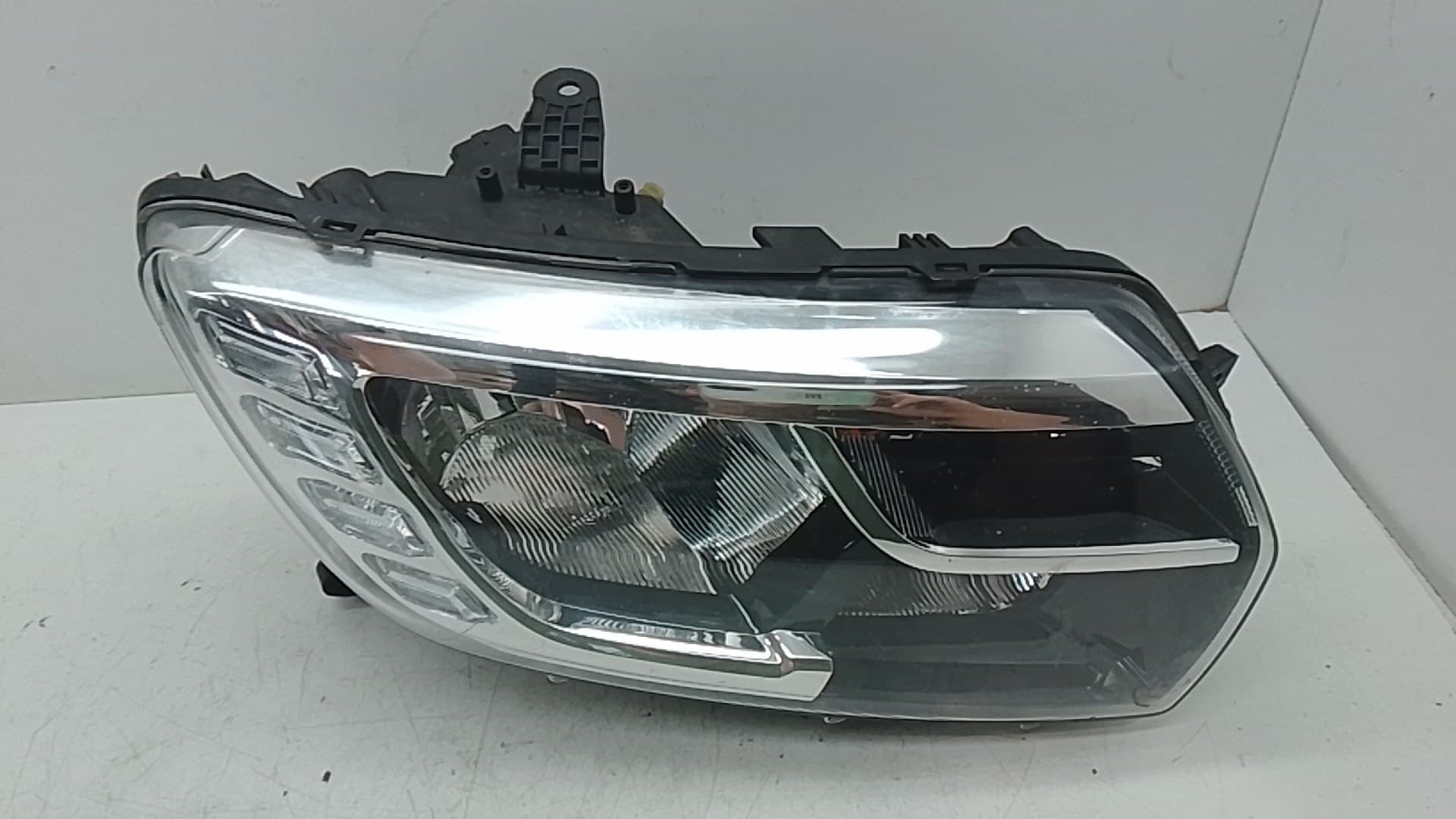 Faro derecho DACIA SANDERO 5