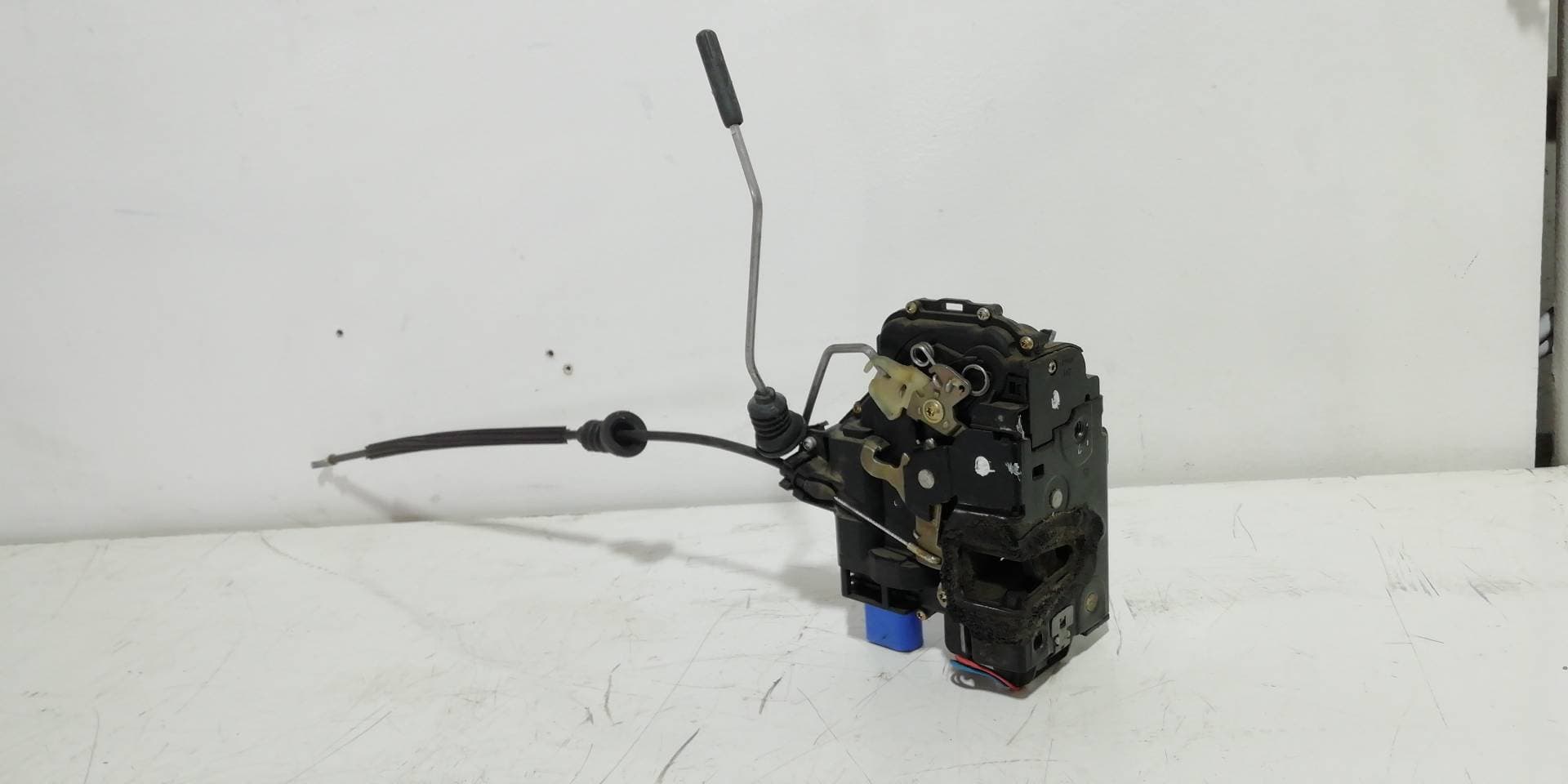 Cerradura puerta delantera derecha SKODA FABIA (6Y2/6Y3)