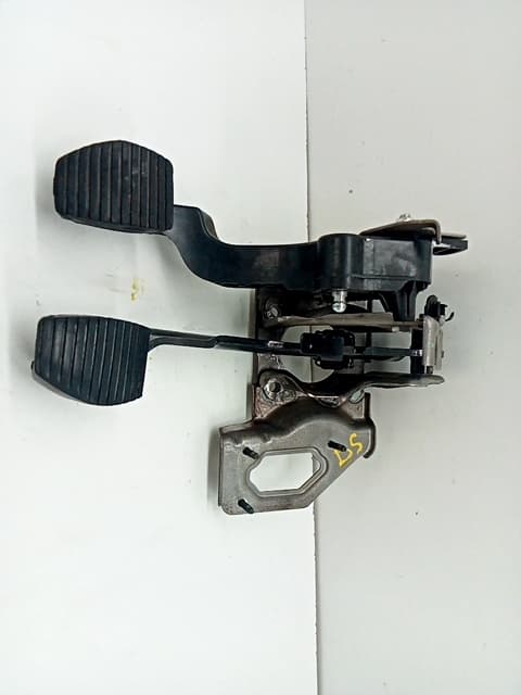 Pedal freno PEUGEOT 208 5
