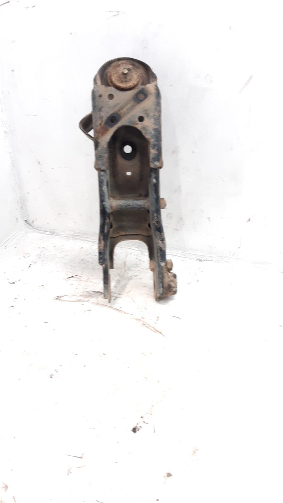 Brazo suspension inferior delantero izquierdo NISSAN PICK-UP (D22)