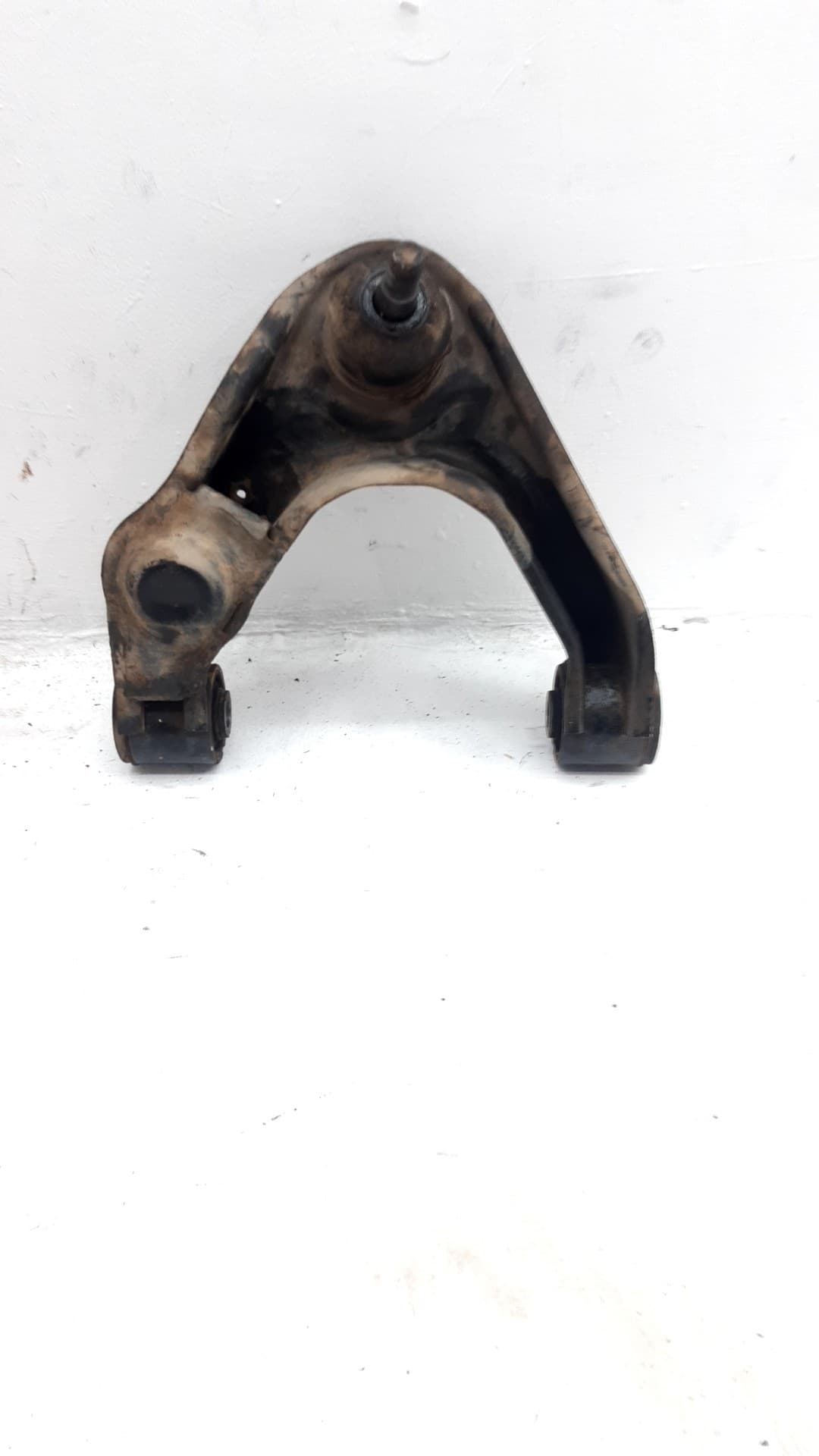 Brazo suspension superior delantero izquierdo NISSAN PICK-UP (D22) 2