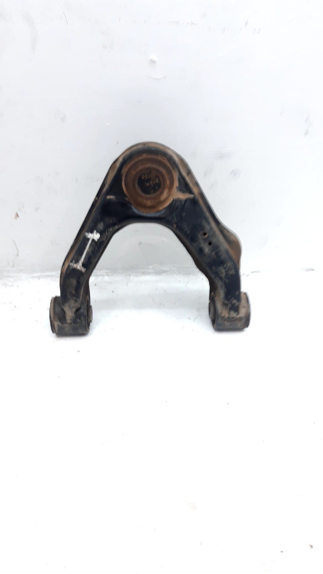 Brazo suspension superior delantero izquierdo NISSAN PICK-UP (D22)